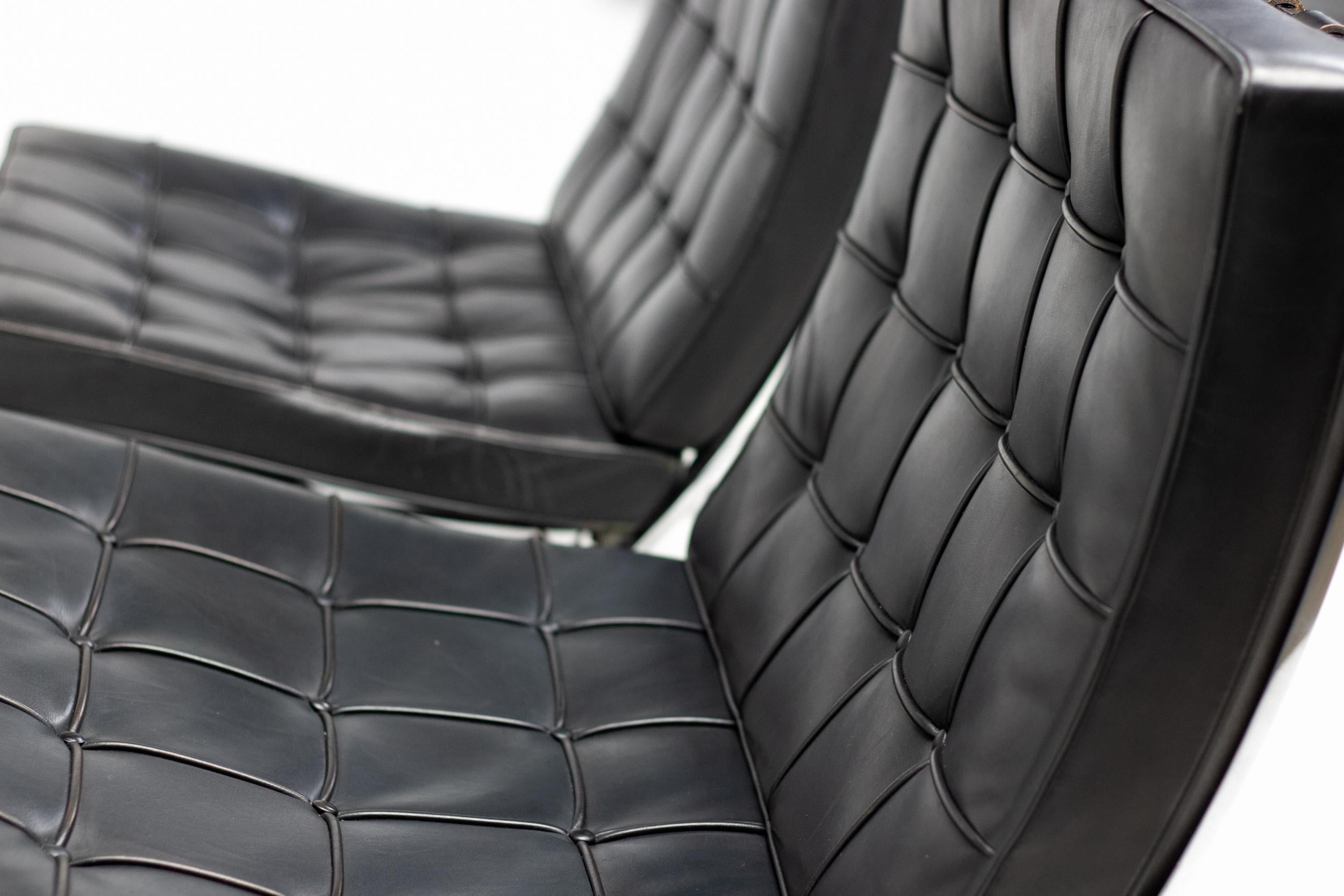 Mid-Century Modern Matching Pair of Black Leather Mies van der Rohe for Knoll Barcelona Chairs For Sale