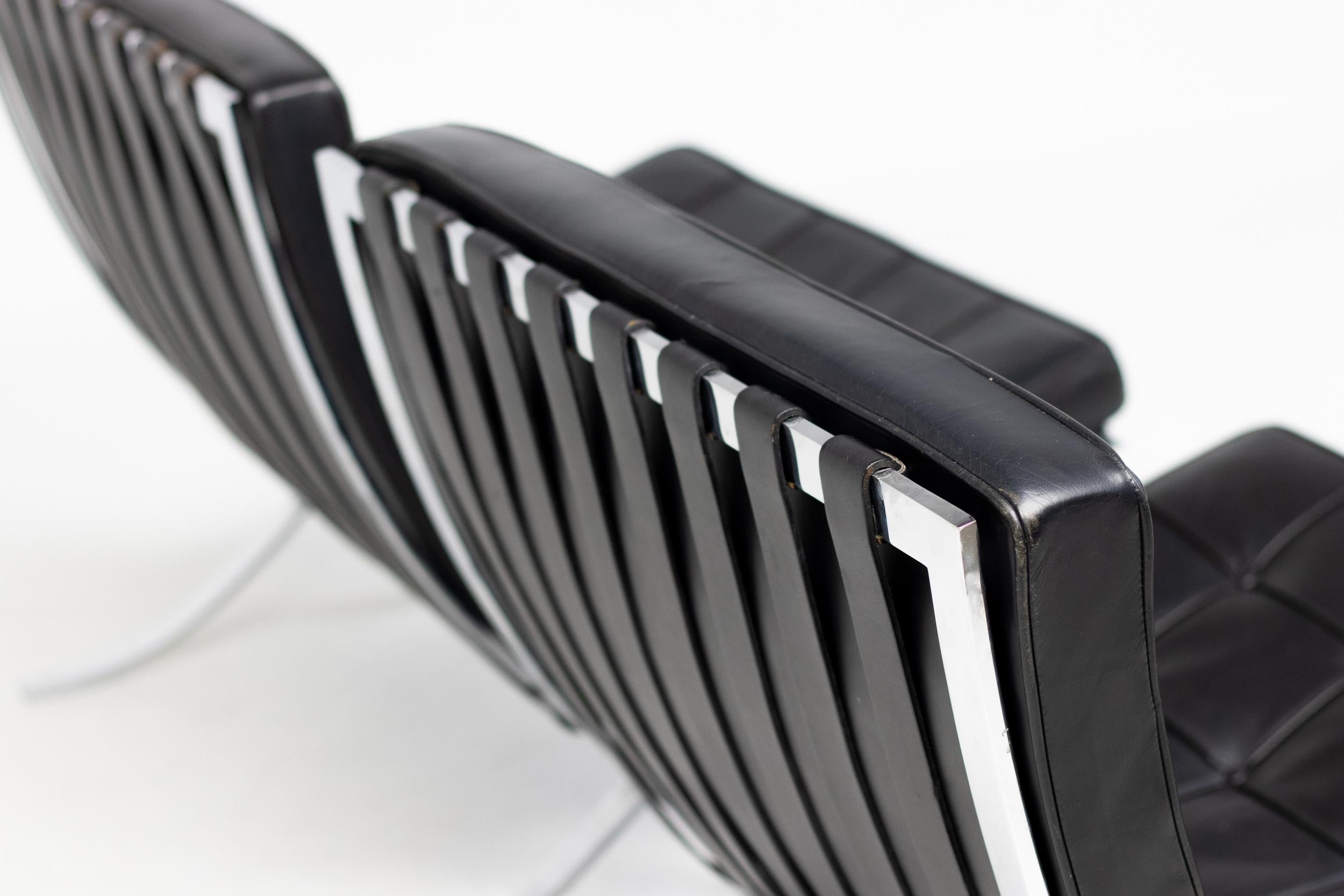 Matching Pair of Black Leather Mies van der Rohe for Knoll Barcelona Chairs In Good Condition For Sale In Dronten, NL