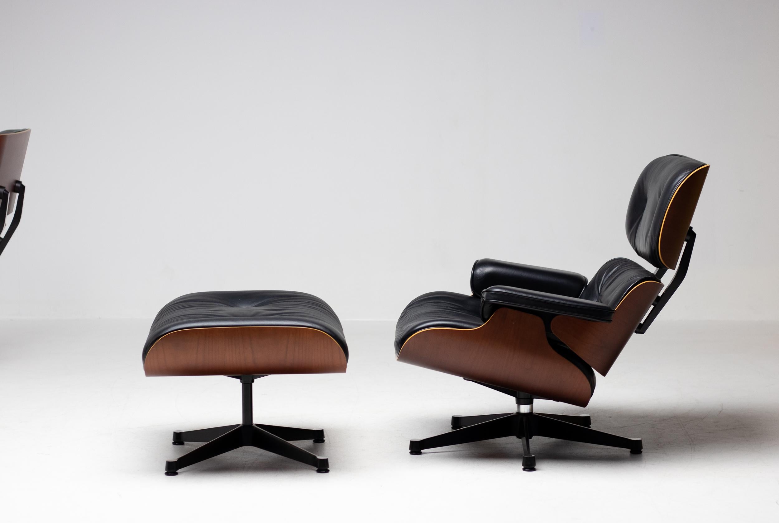 Mid-Century Modern Matching Pair of Charles & Ray Eames 670/671 Lounge Chairs and Ottomans