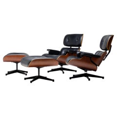 Matching Pair of Charles & Ray Eames 670/671 Lounge Chairs and Ottomans