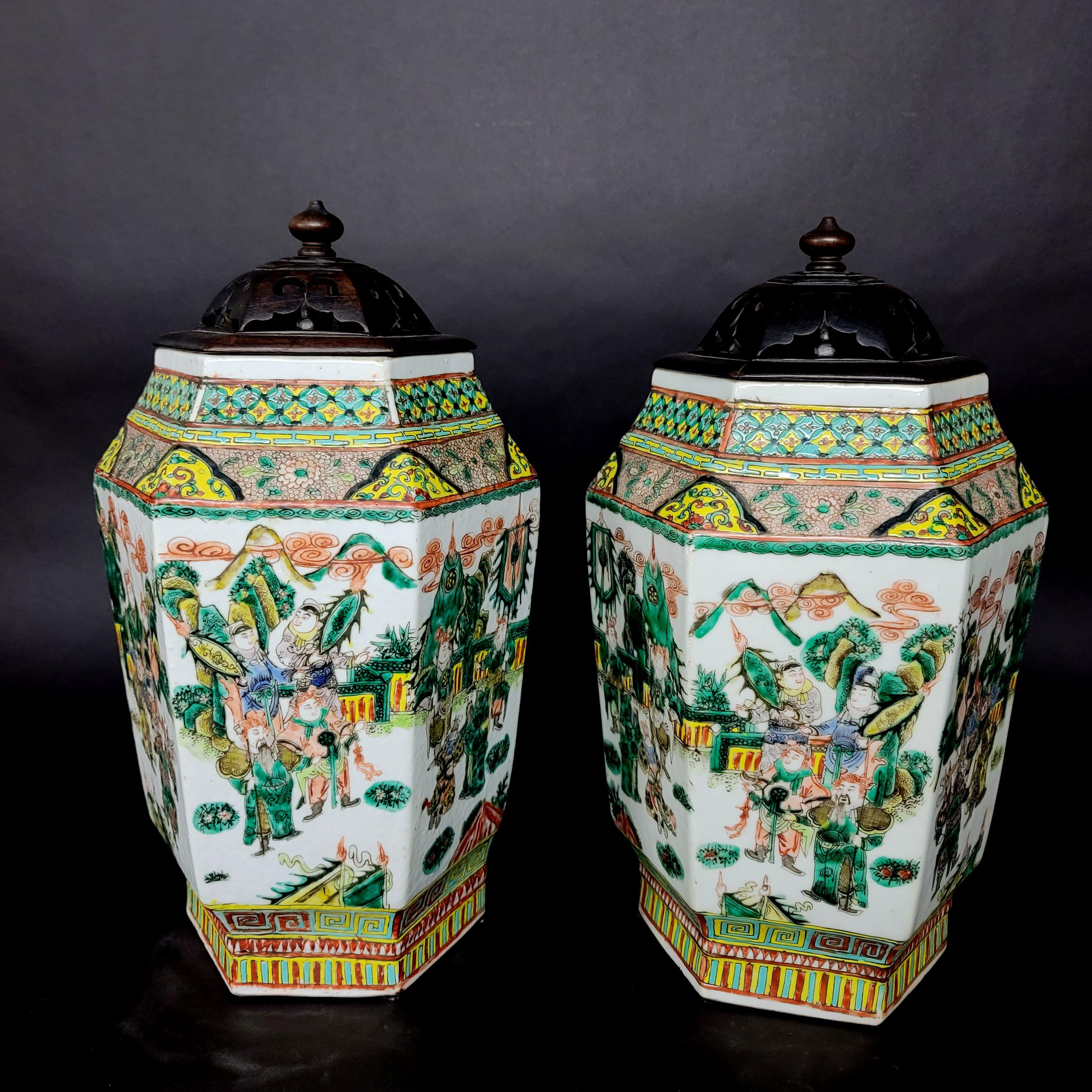Matching Pair of Chinese Hexagonal Porcelain Vases, 19th Century For Sale 1