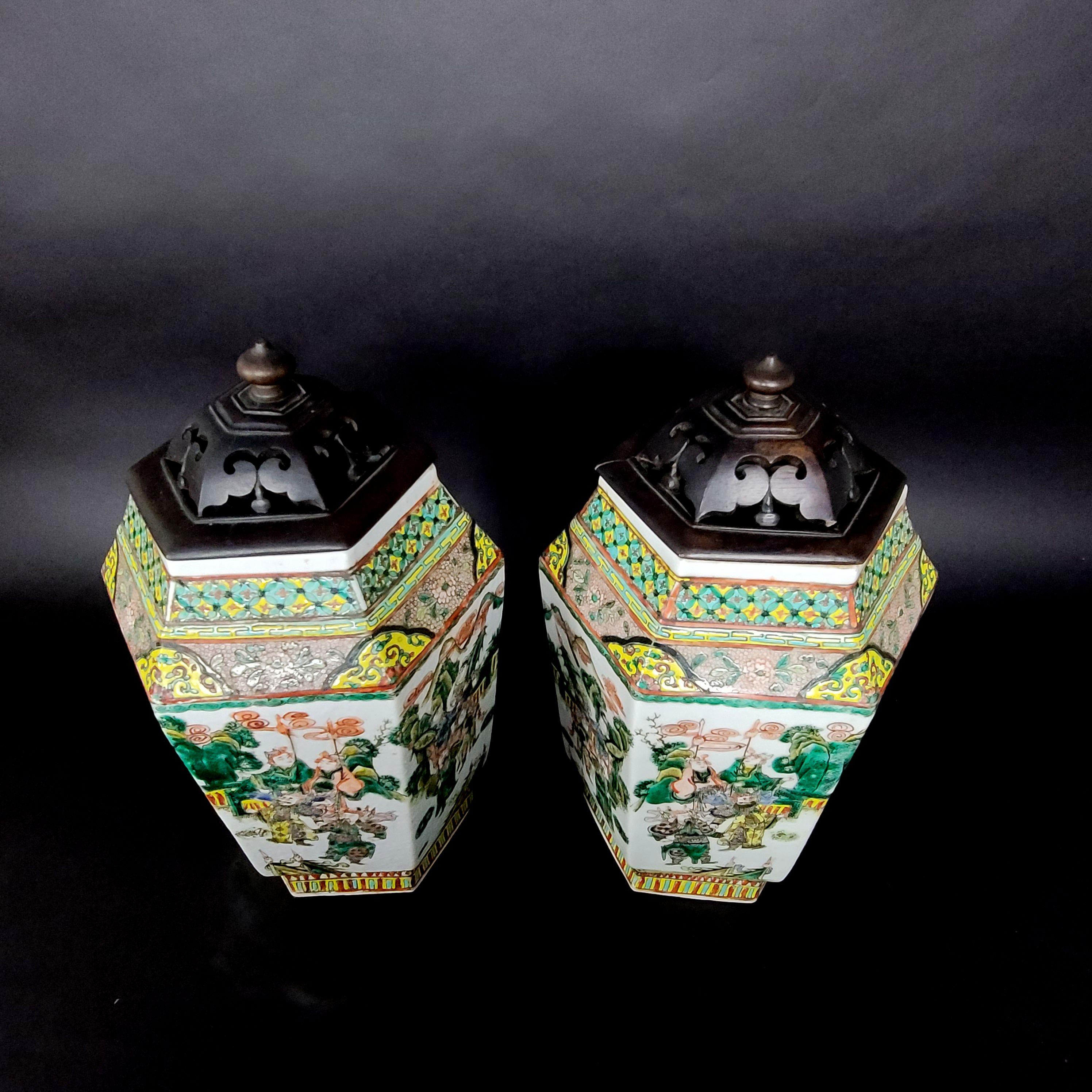 Matching Pair of Chinese Hexagonal Porcelain Vases, 19th Century For Sale 3