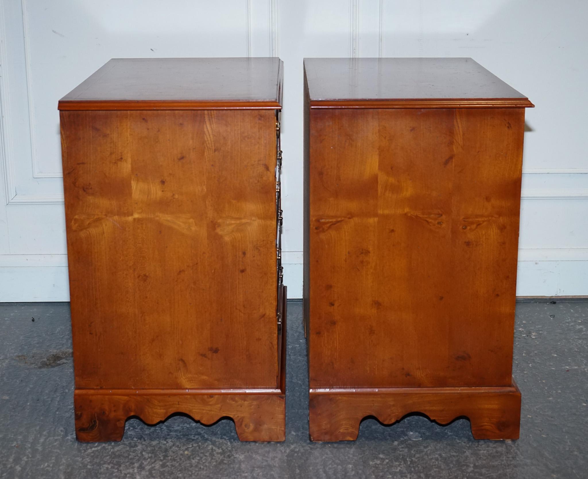 MATCHING PAIR OF ELEGANT LiGHT BURR ELM CHEST OF DRAWERS COMMODE BRASS HANDLES For Sale 6