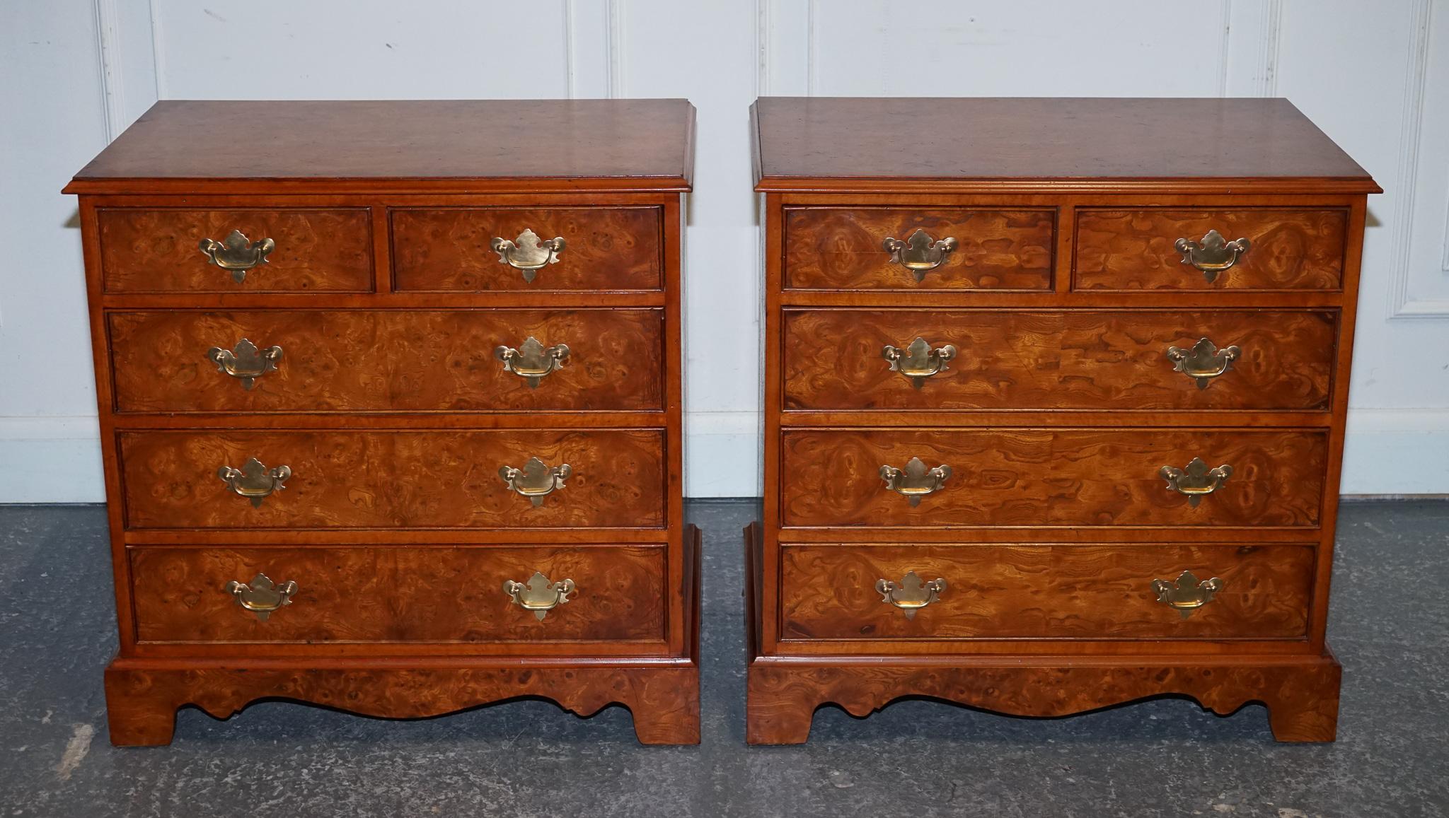 British MATCHING PAIR OF ELEGANT LiGHT BURR ELM CHEST OF DRAWERS COMMODE BRASS HANDLES For Sale
