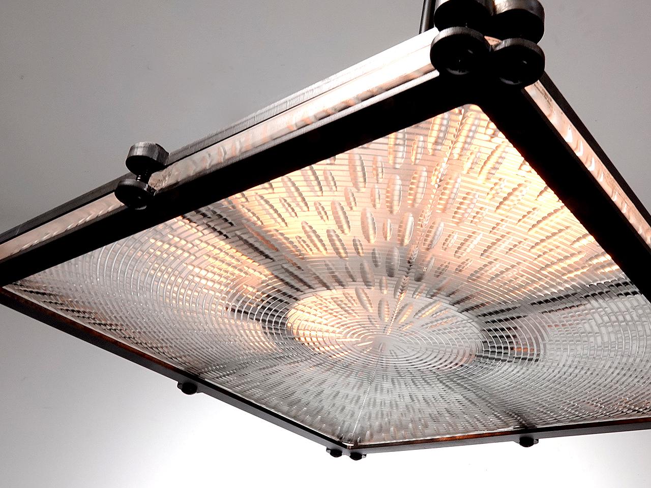 This square flat plate pendant features an unusual 12.5