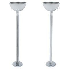 Pareja a juego de lámparas de pie Karl Springer Modern Torchiere de cromo y lucite