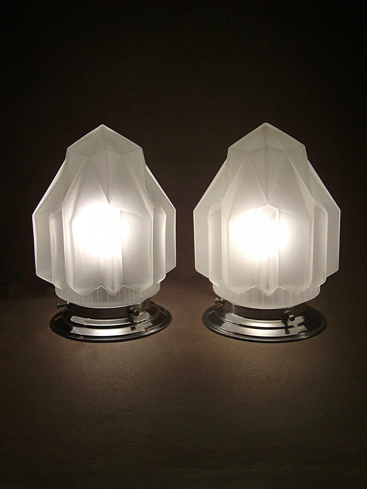 Matching Pair of Lamps Art Deco Skyscraper, circa 1930 In Good Condition In Devon, England