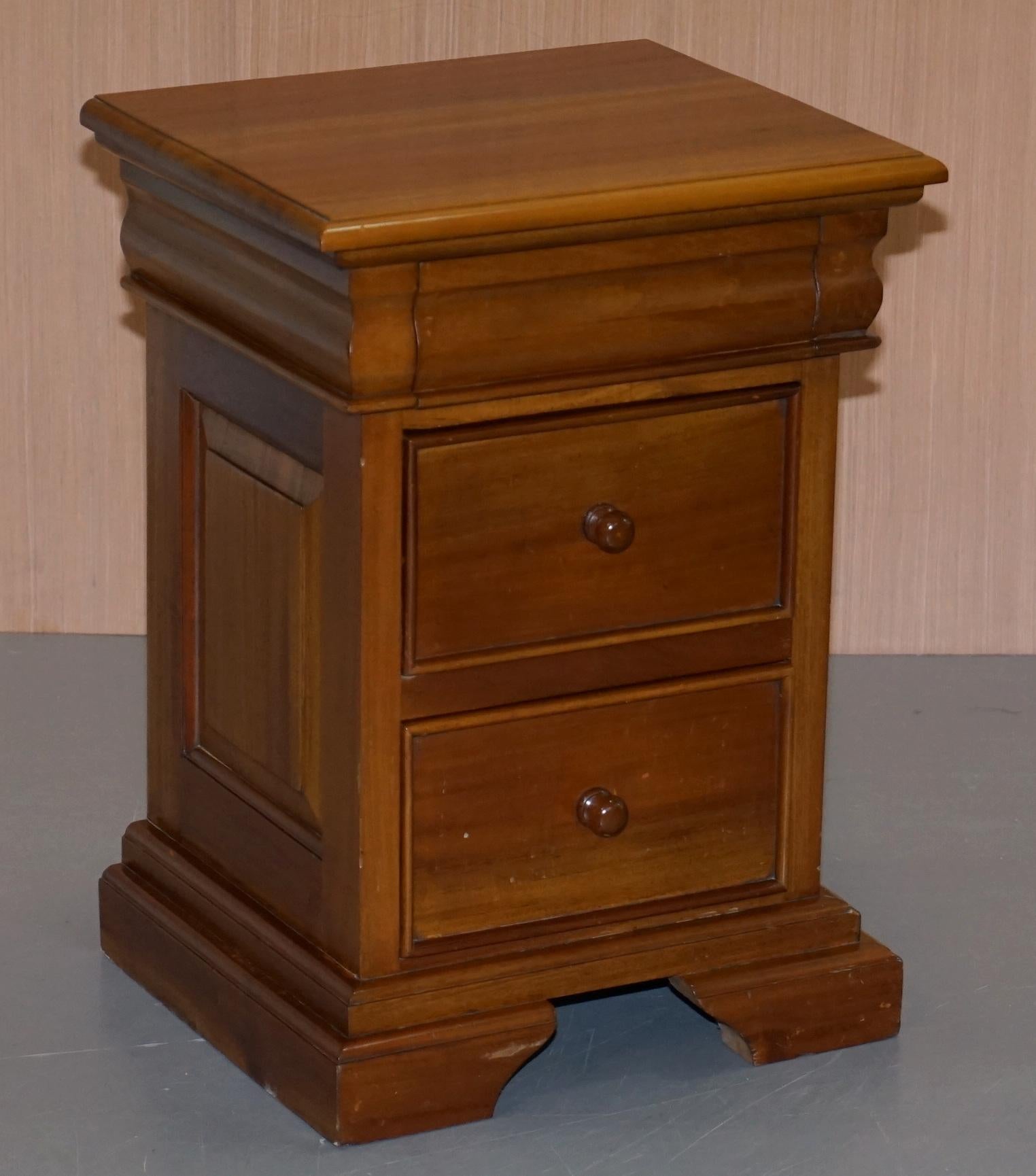 Matching Pair of Light Hardwood Bedside Table Chests of Drawers Part of a Suite For Sale 1