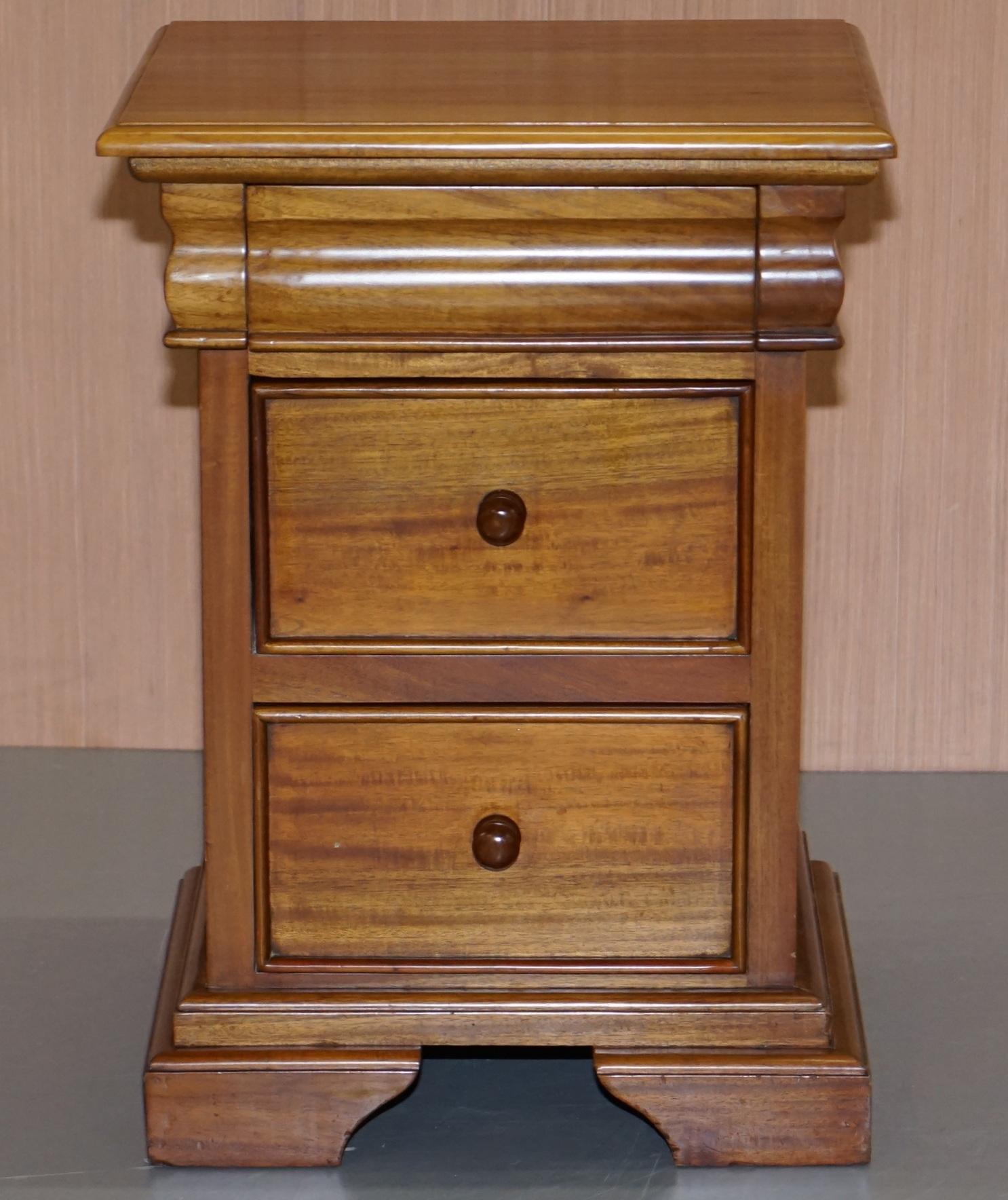Matching Pair of Light Hardwood Bedside Table Chests of Drawers Part of a Suite For Sale 2
