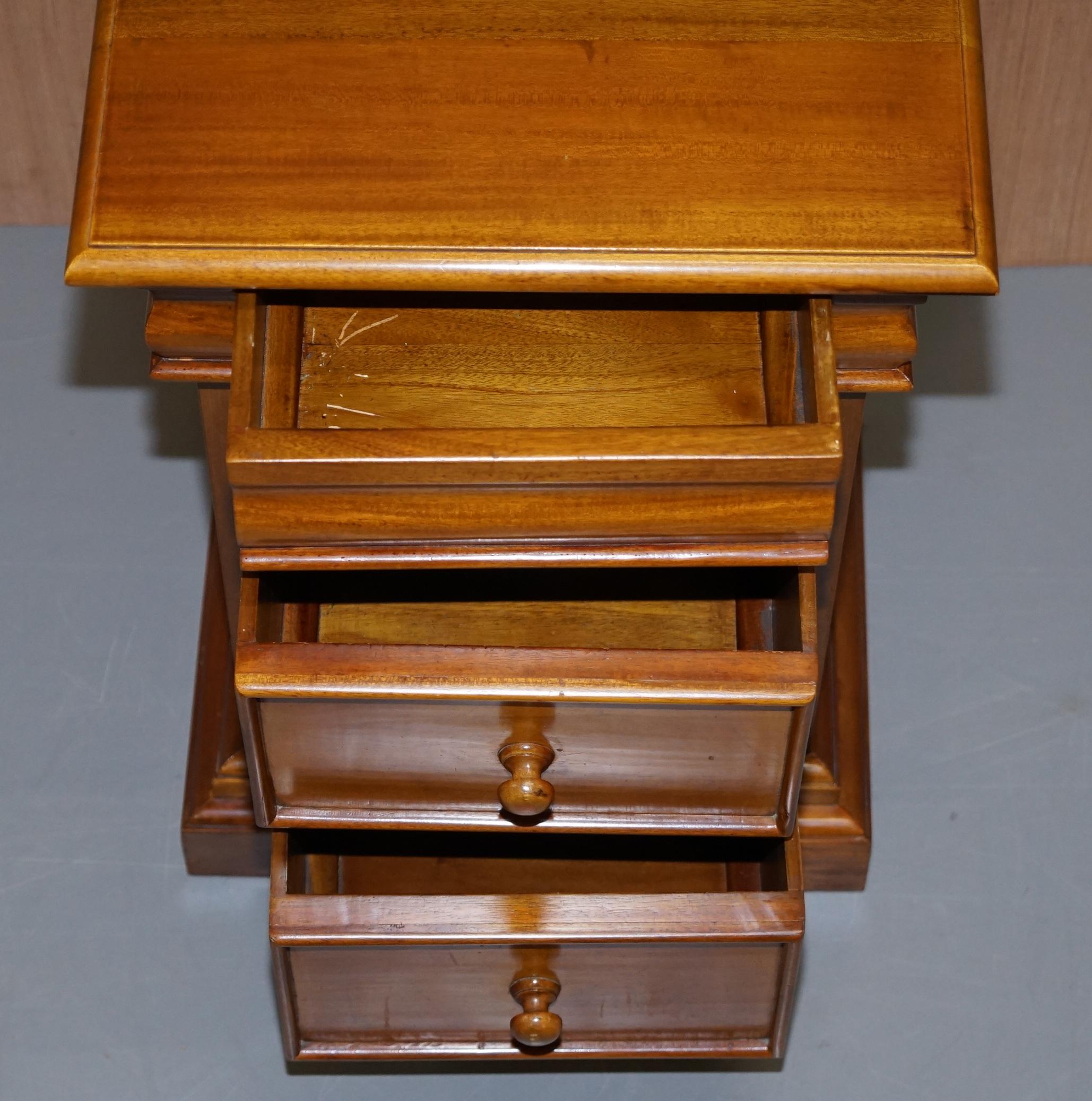 Modern Matching Pair of Light Hardwood Bedside Table Chests of Drawers Part of a Suite For Sale