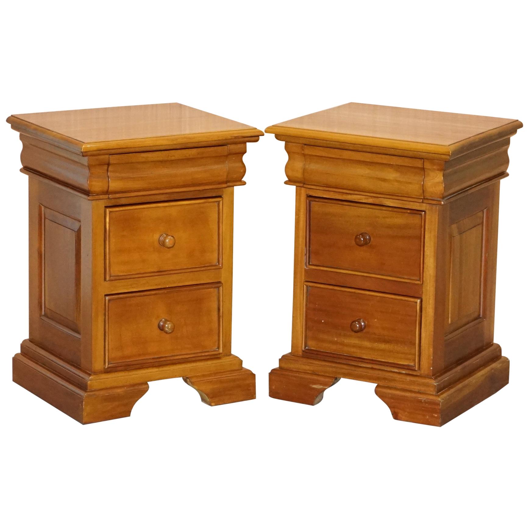 Matching Pair of Light Hardwood Bedside Table Chests of Drawers Part of a Suite For Sale