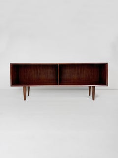 Paire de buffets bas à étagères ouvertes, en bois de rose, C.I.C. Danemark