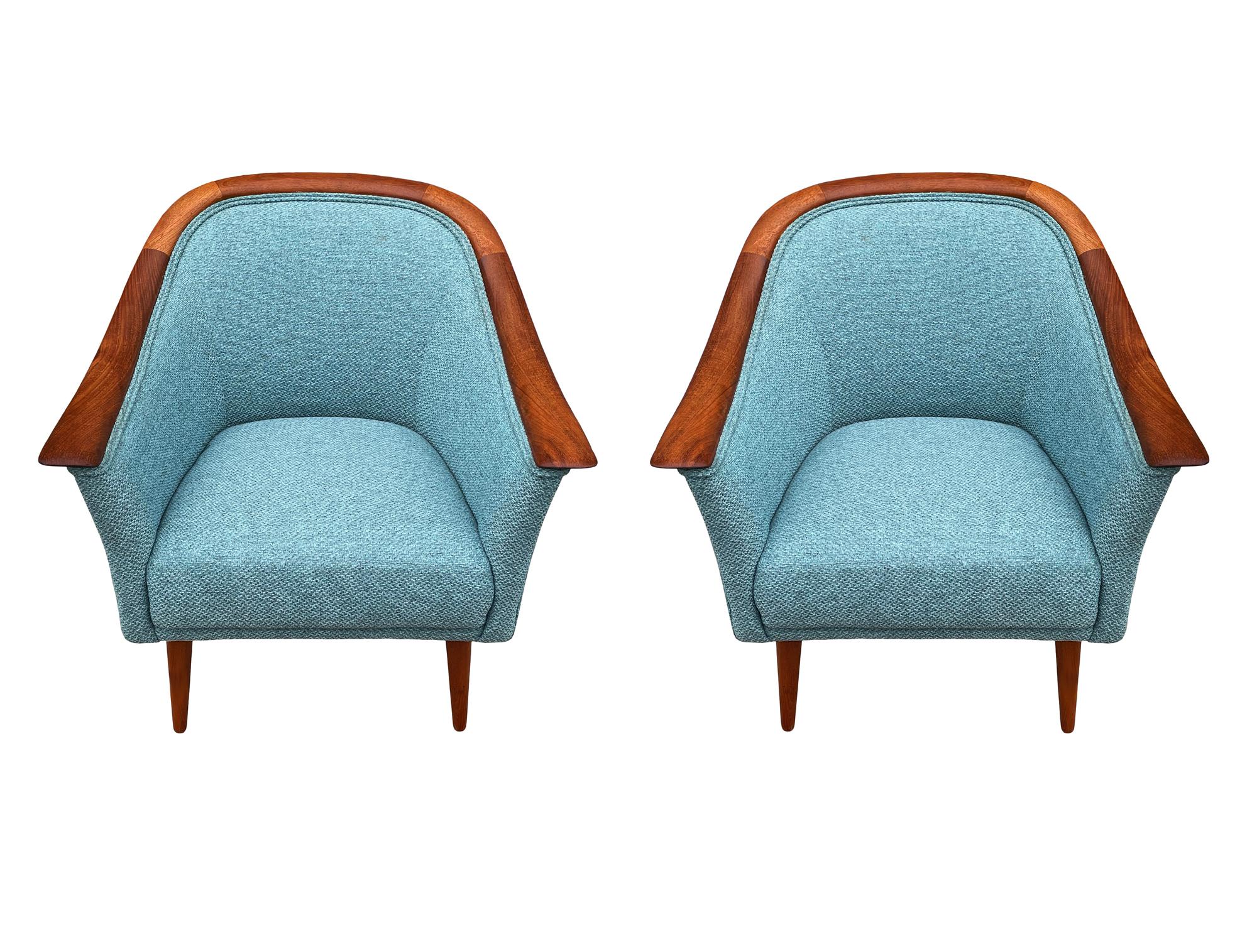 Ein Paar Mid Century Danish Modern Lounge Chairs aus Teak und Sage Tweed (Skandinavische Moderne) im Angebot