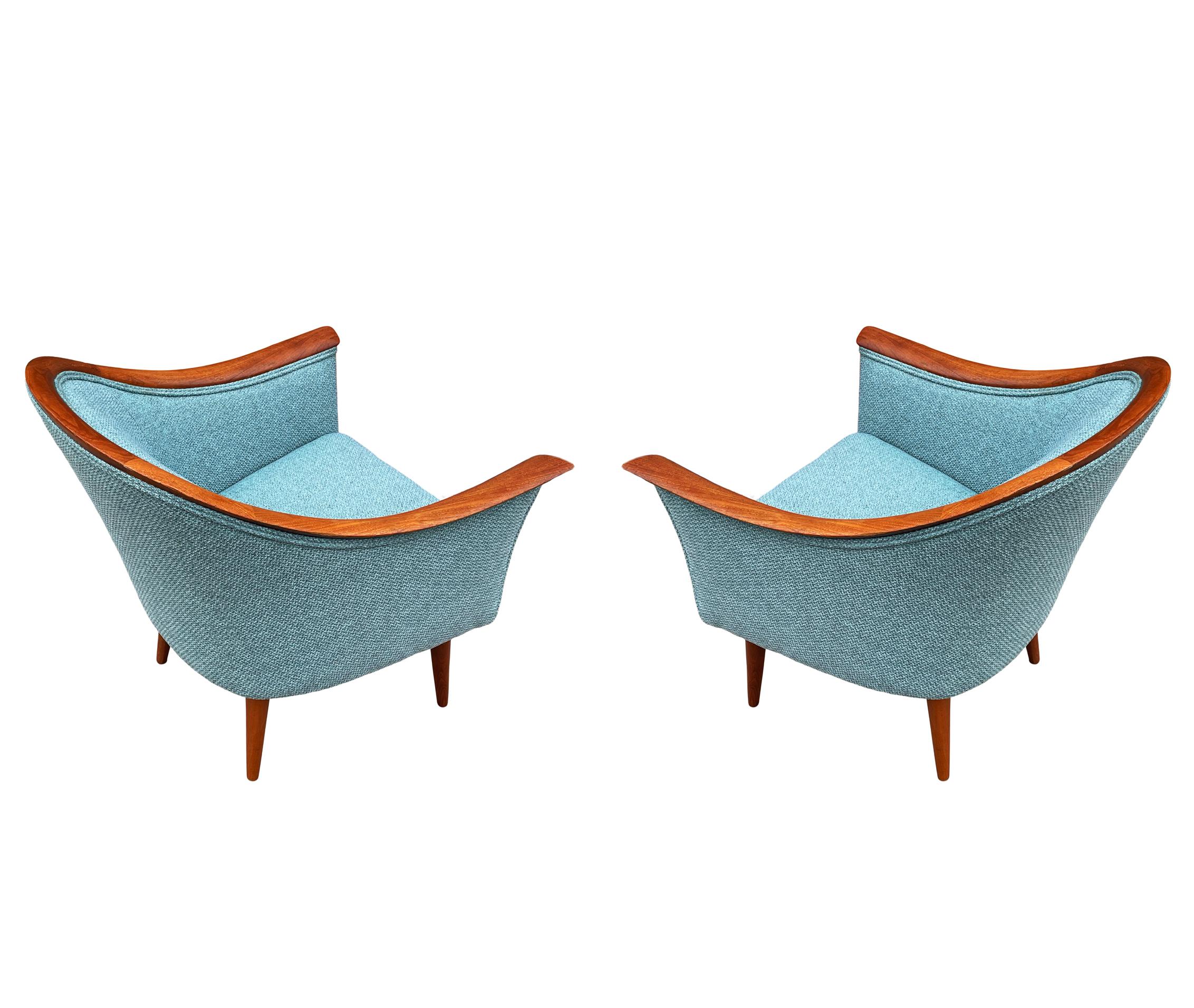 Ein Paar Mid Century Danish Modern Lounge Chairs aus Teak und Sage Tweed (Mitte des 20. Jahrhunderts) im Angebot