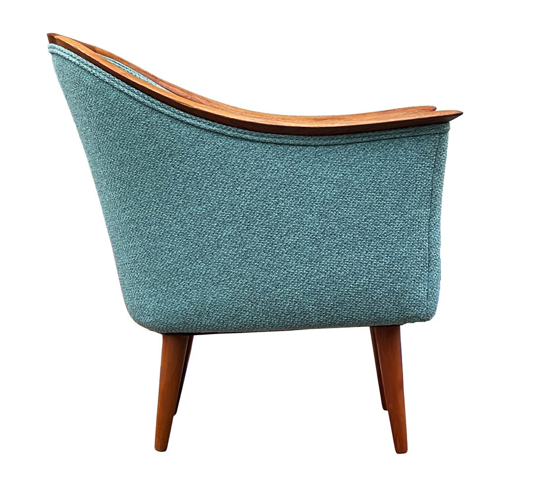 Ein Paar Mid Century Danish Modern Lounge Chairs aus Teak und Sage Tweed im Angebot 1
