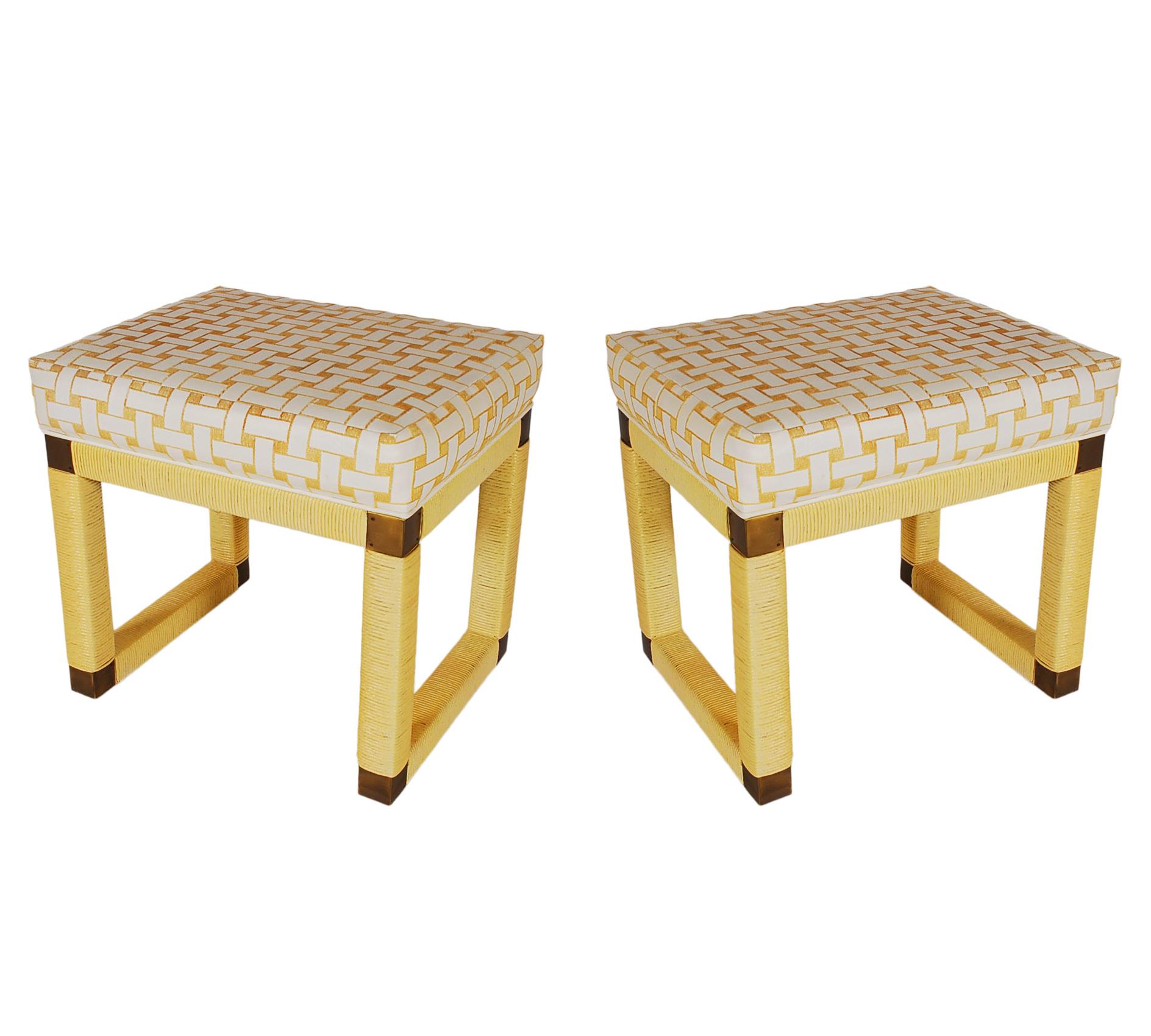 Ensemble assorti de bancs en rotin jaune et laiton de style Hollywood Regency du milieu du siècle dernier Bon état - En vente à Philadelphia, PA