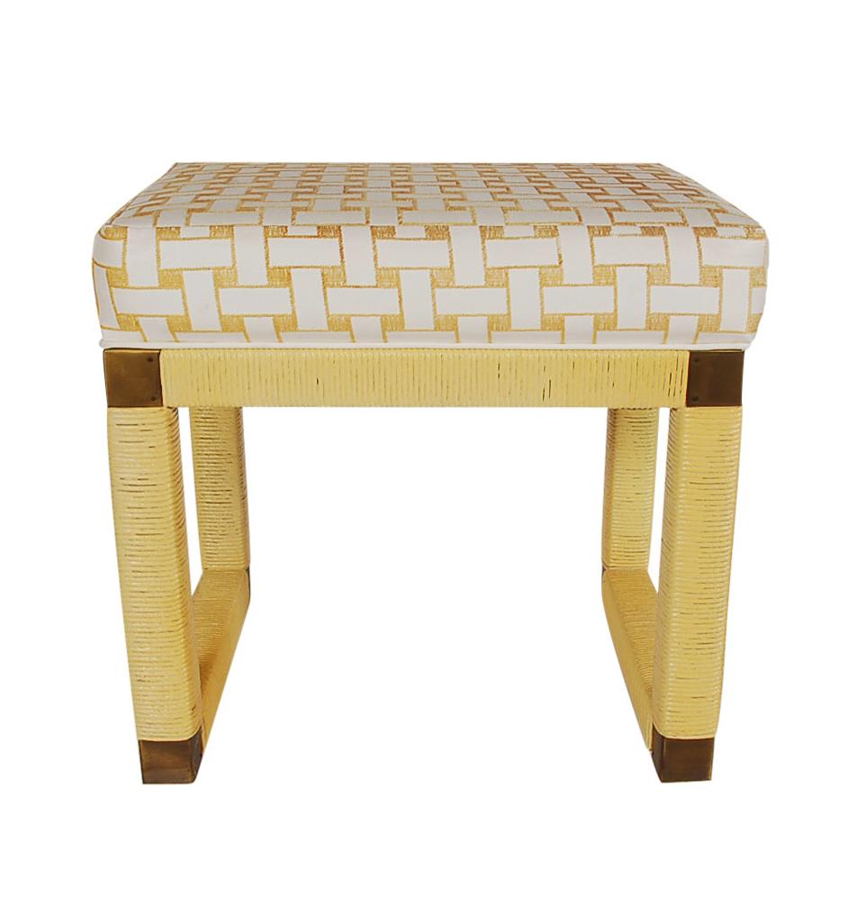 Fin du 20e siècle Ensemble assorti de bancs en rotin jaune et laiton de style Hollywood Regency du milieu du siècle dernier en vente