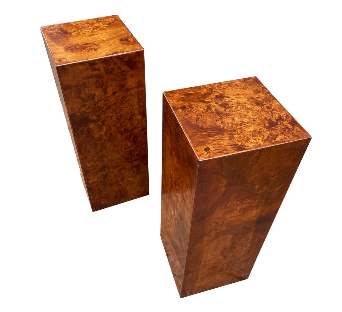 Matching Pair of Mid-Century Italian Modern Burl Pedestals or Tables In Good Condition In Philadelphia, PA