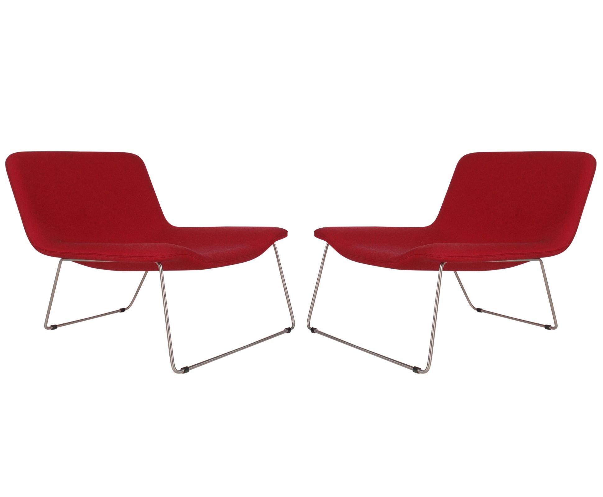 Postmoderno Coppia di sedie da salotto rosse postmoderne italiane del Medio Evo di Cappellini in vendita