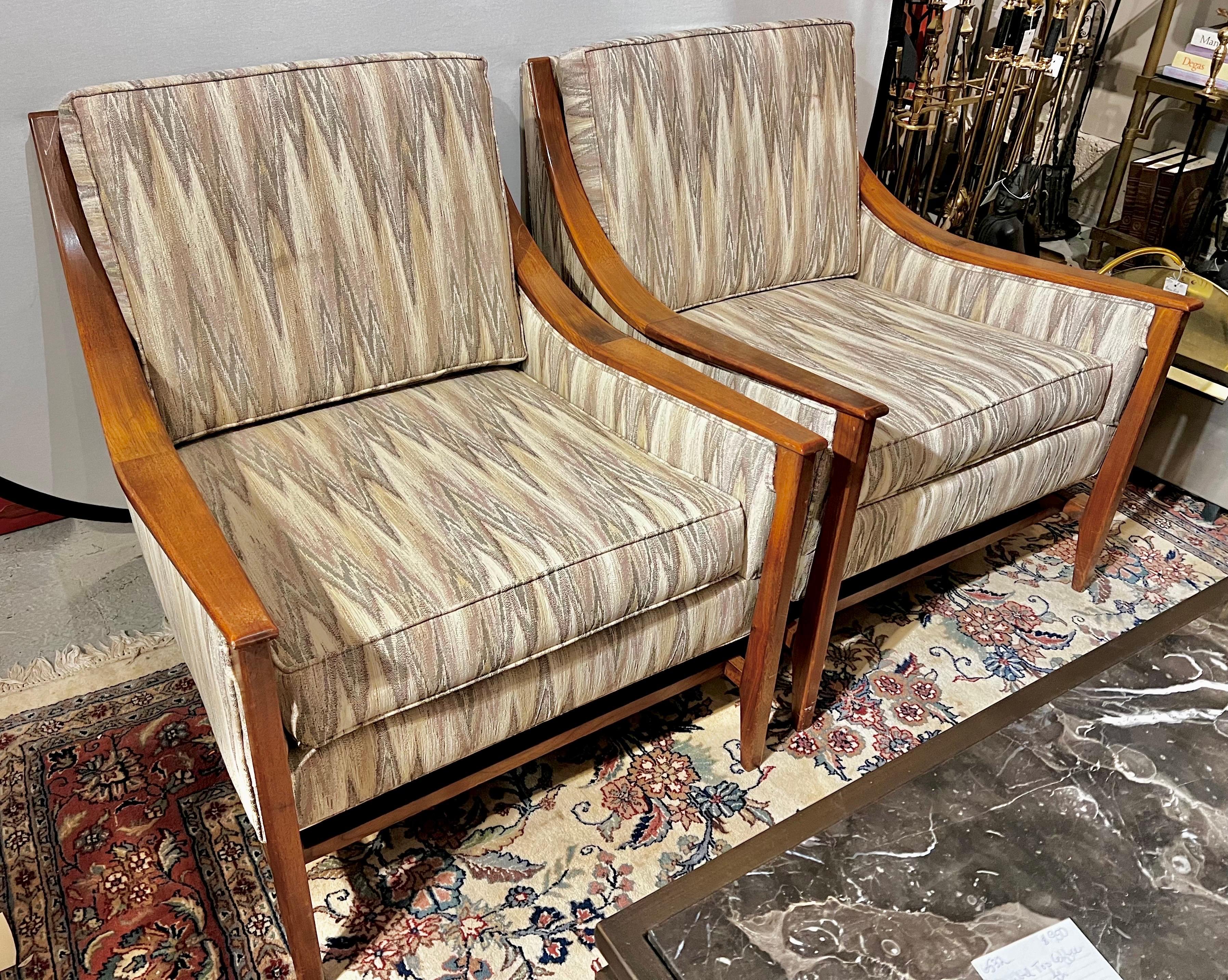 Passendes Paar moderner Chevron-Polster-Loungesessel aus der Mitte des Jahrhunderts (Stoff) im Angebot