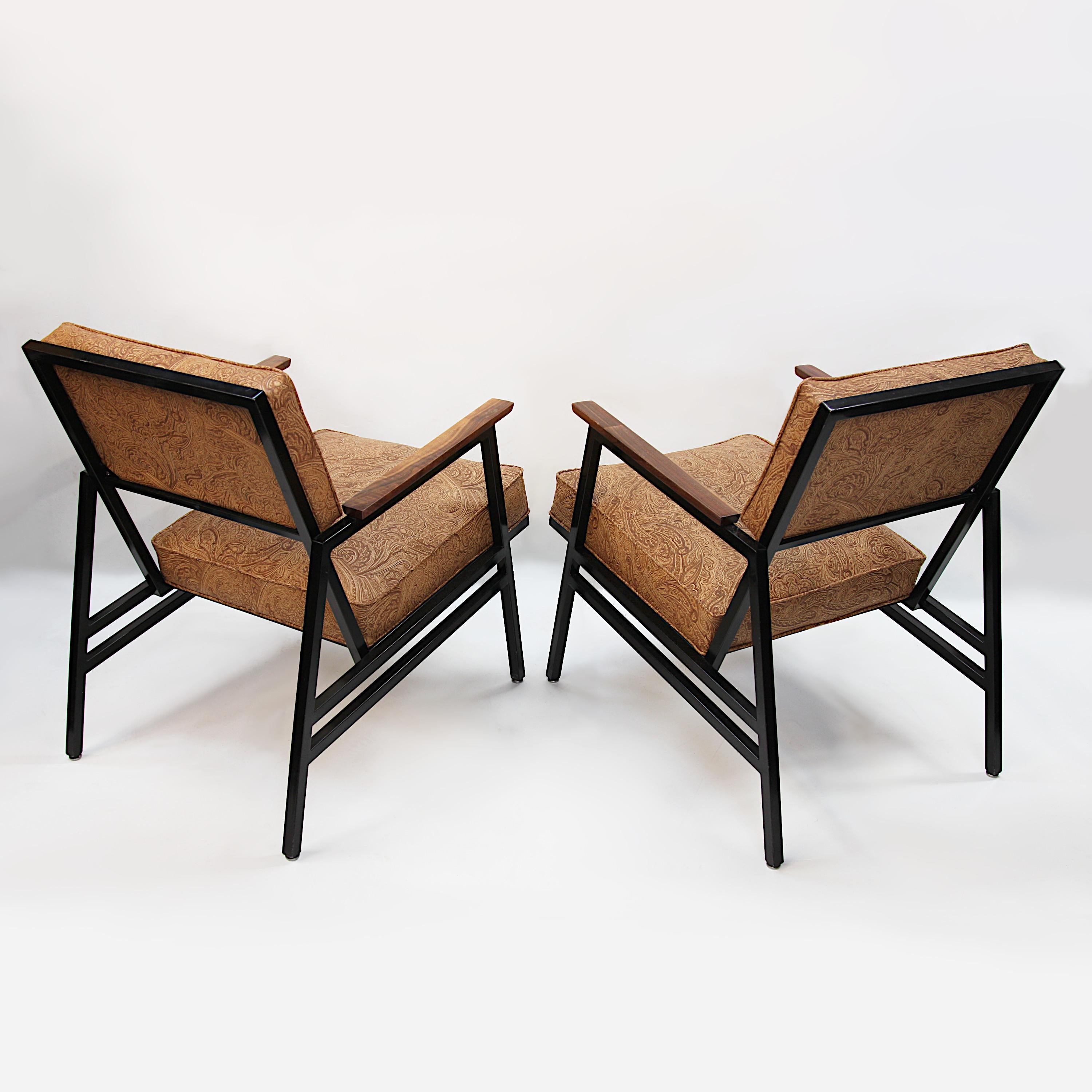Milieu du XXe siècle Paire assortie de chaises longues modernes du milieu du siècle dernier par Steelcase en vente