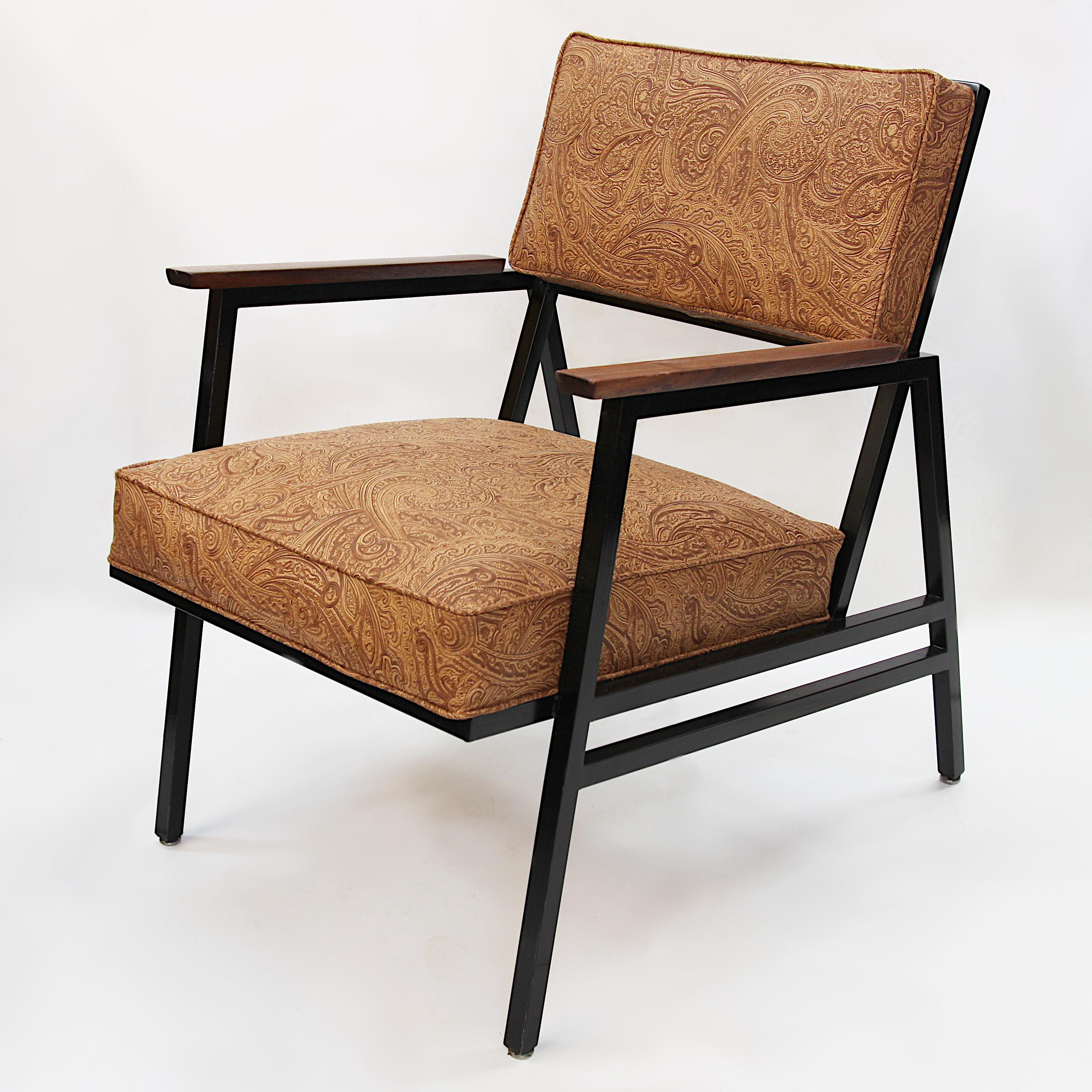 Métal Paire assortie de chaises longues modernes du milieu du siècle dernier par Steelcase en vente