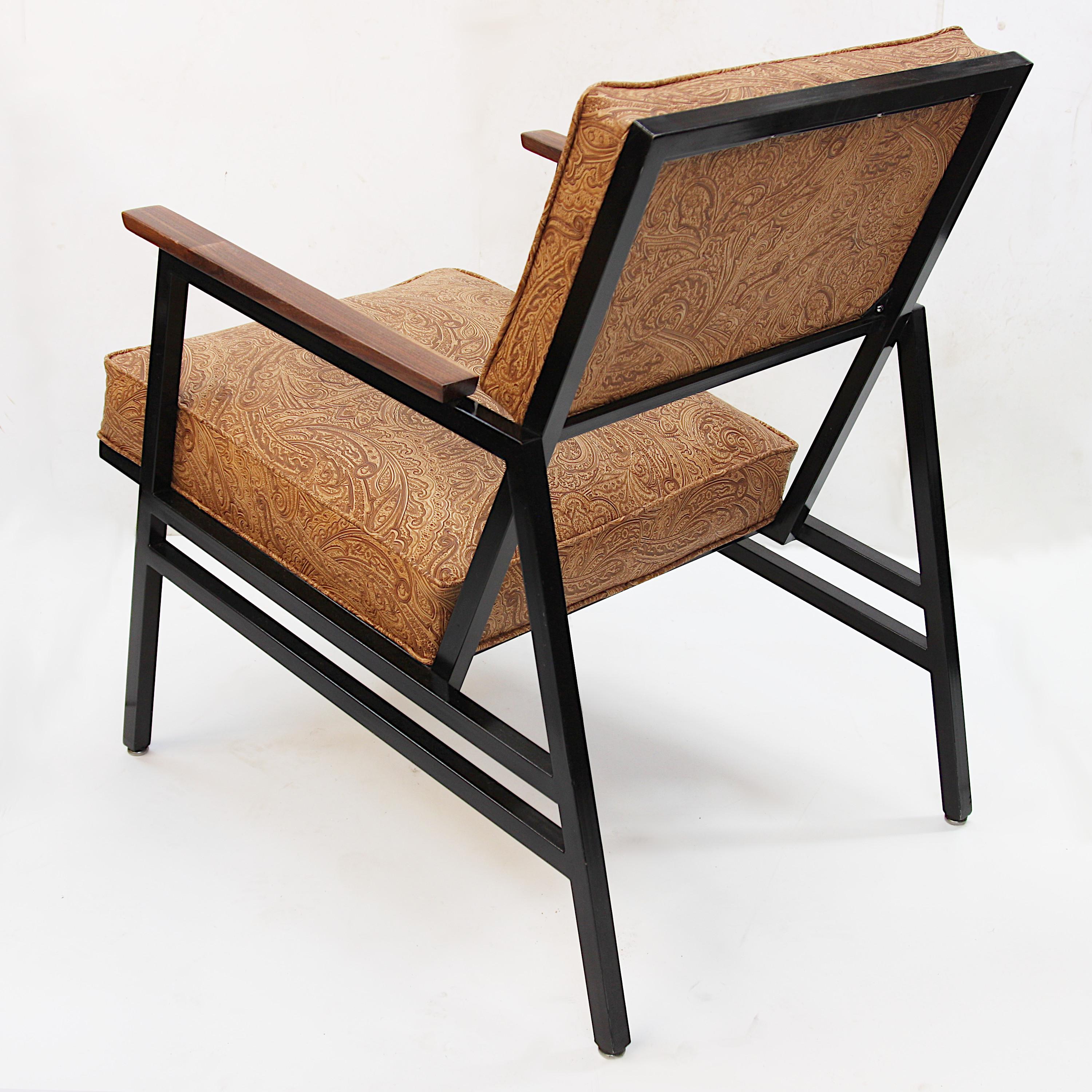 Paire assortie de chaises longues modernes du milieu du siècle dernier par Steelcase en vente 1