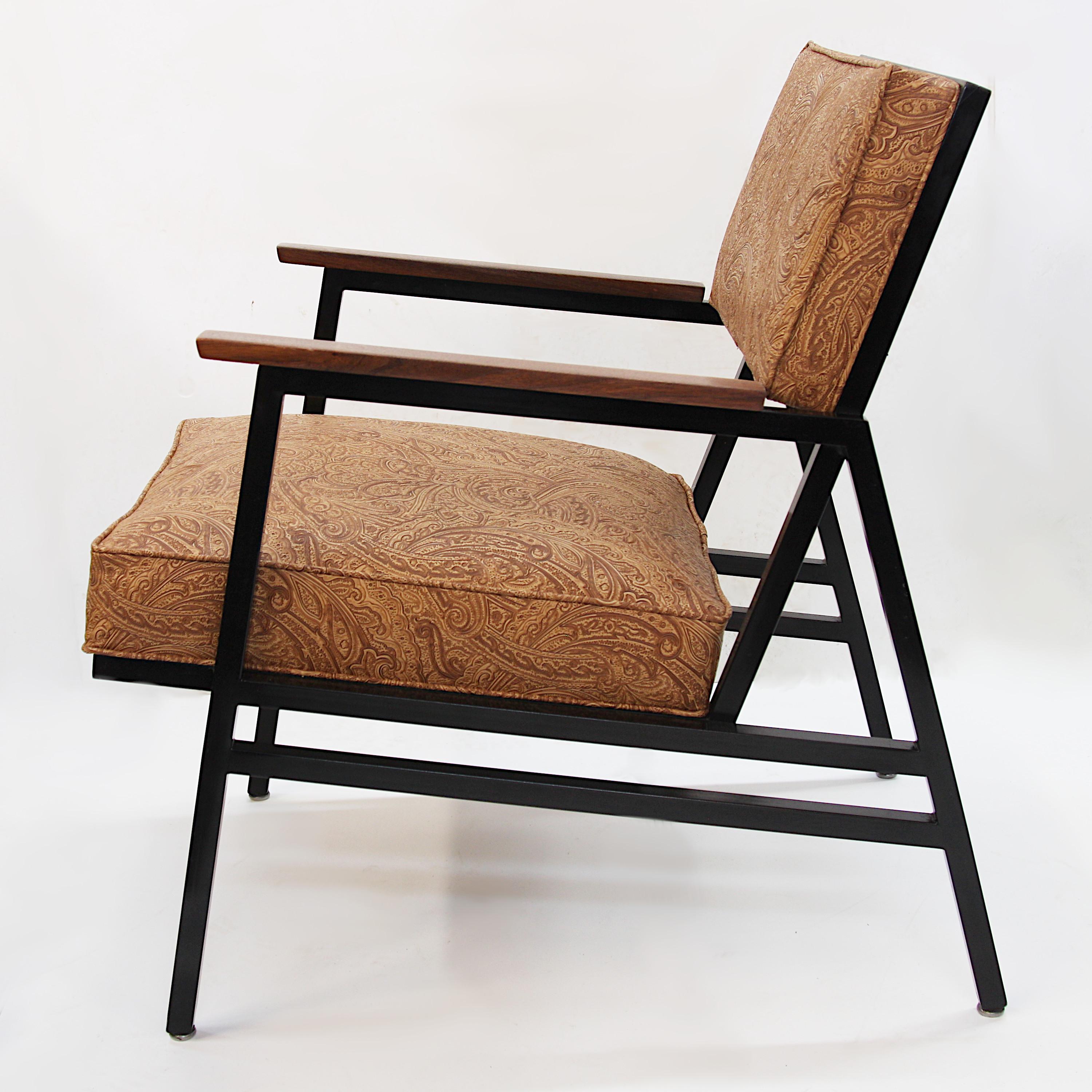 Paire assortie de chaises longues modernes du milieu du siècle dernier par Steelcase en vente 2