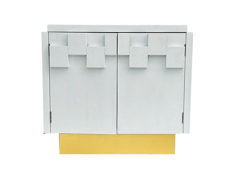 American Matching Pair of Mid-Century Modern Night Stands in White with Brass Base For Sale