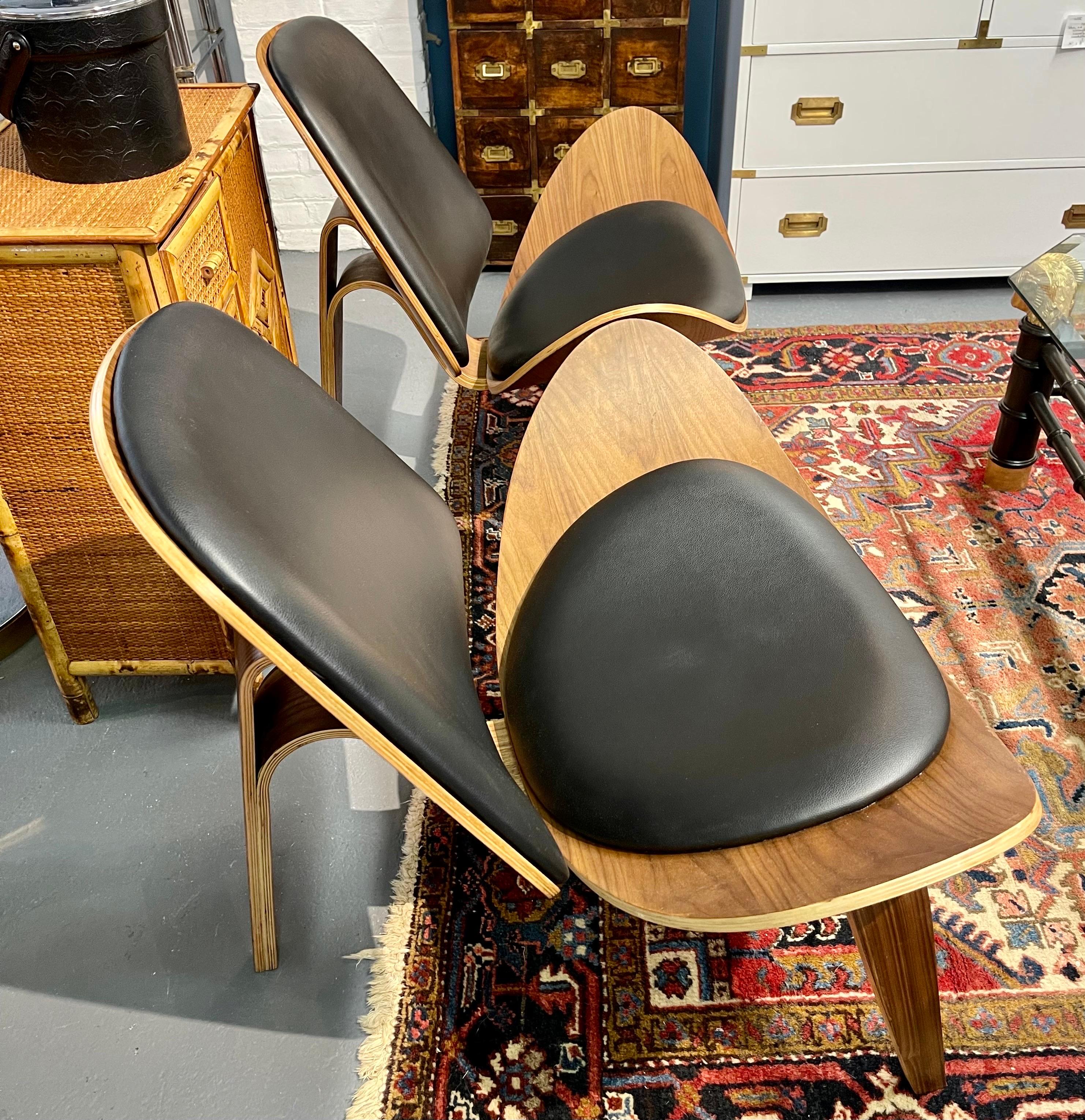 Matching Pair of Mid Century Modern Style Scoop Lounge Chairs 5