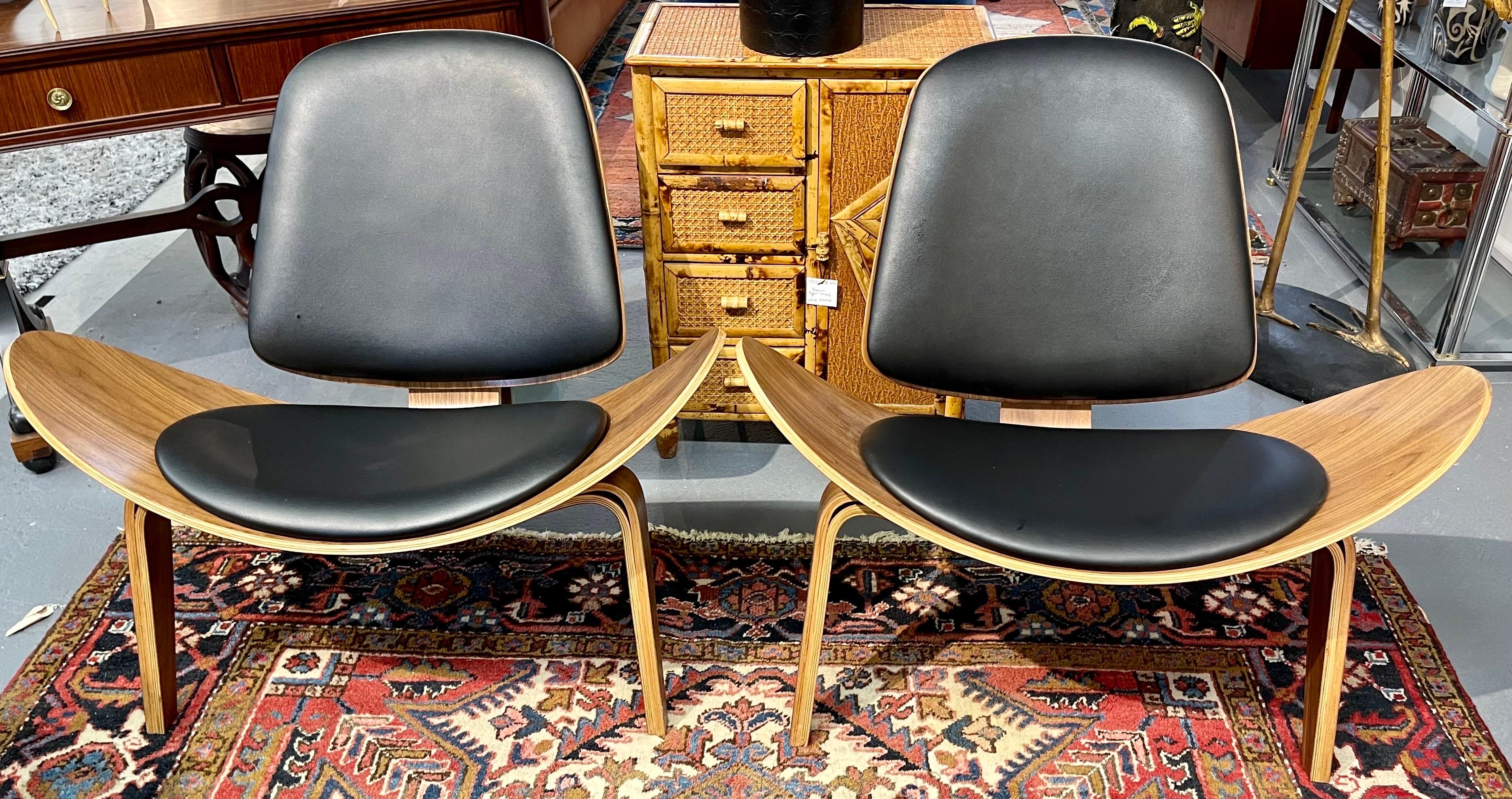 Mid-Century Modern Matching Pair of Mid Century Modern Style Scoop Lounge Chairs