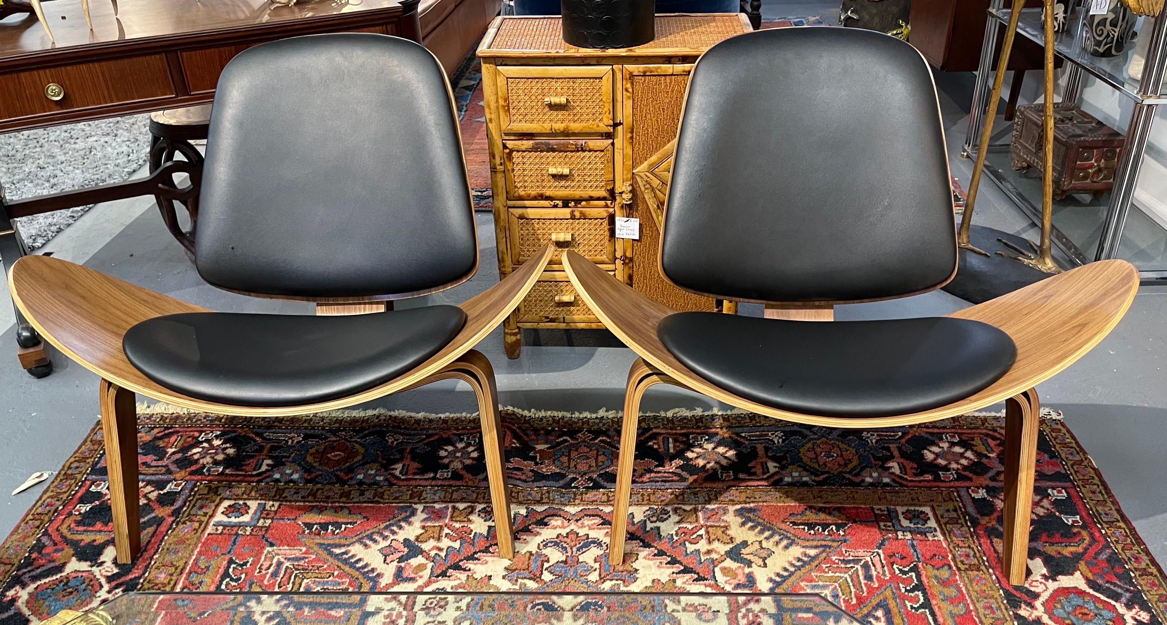 American Matching Pair of Mid Century Modern Style Scoop Lounge Chairs