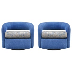 Passendes Paar Mid Century Post Modern Swivel Lounge Chairs oder Club Chairs
