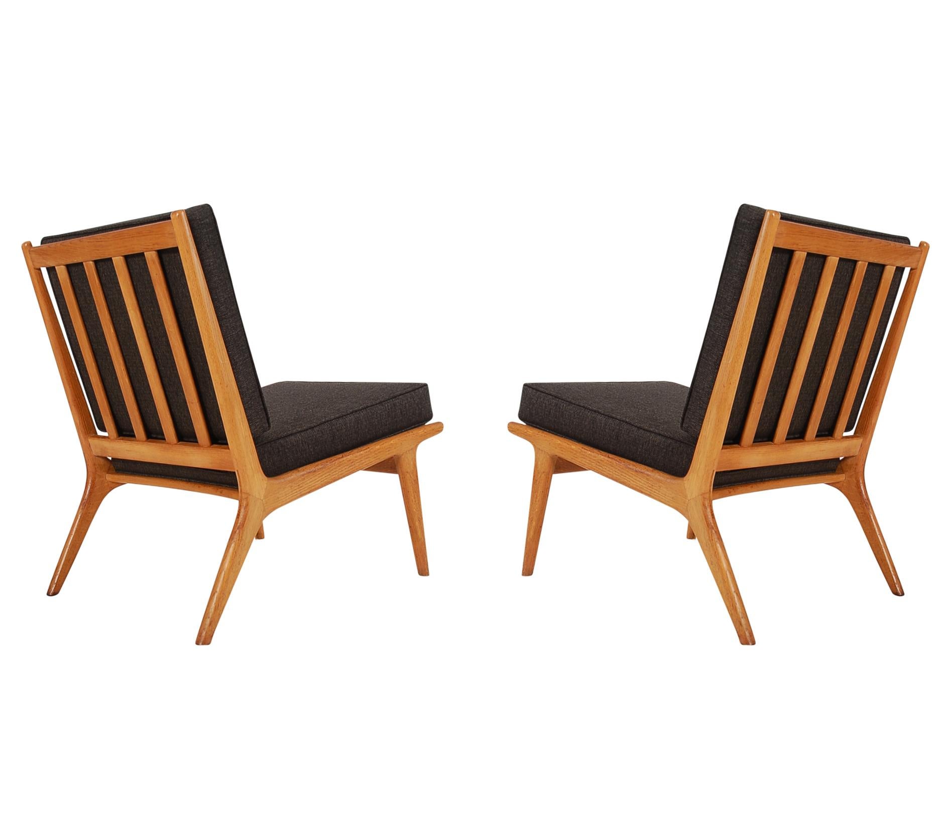 Scandinavian Modern Matching Pair of Midcentury Danish Modern Slipper Lounge Chairs in Oak