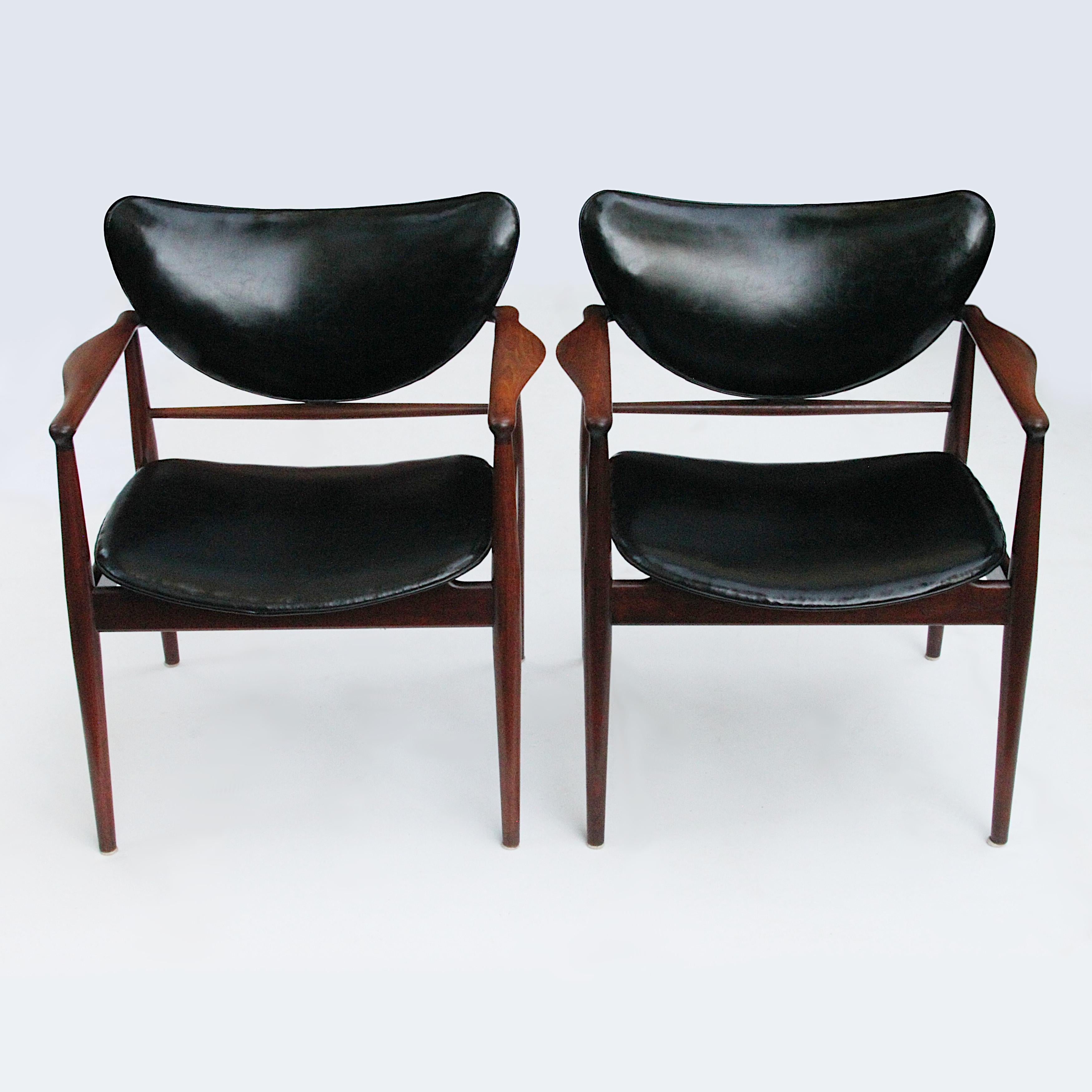 American Matching Pair of Original Finn Juhl Model 48/400 1/2 Walnut Side Chairs by Baker