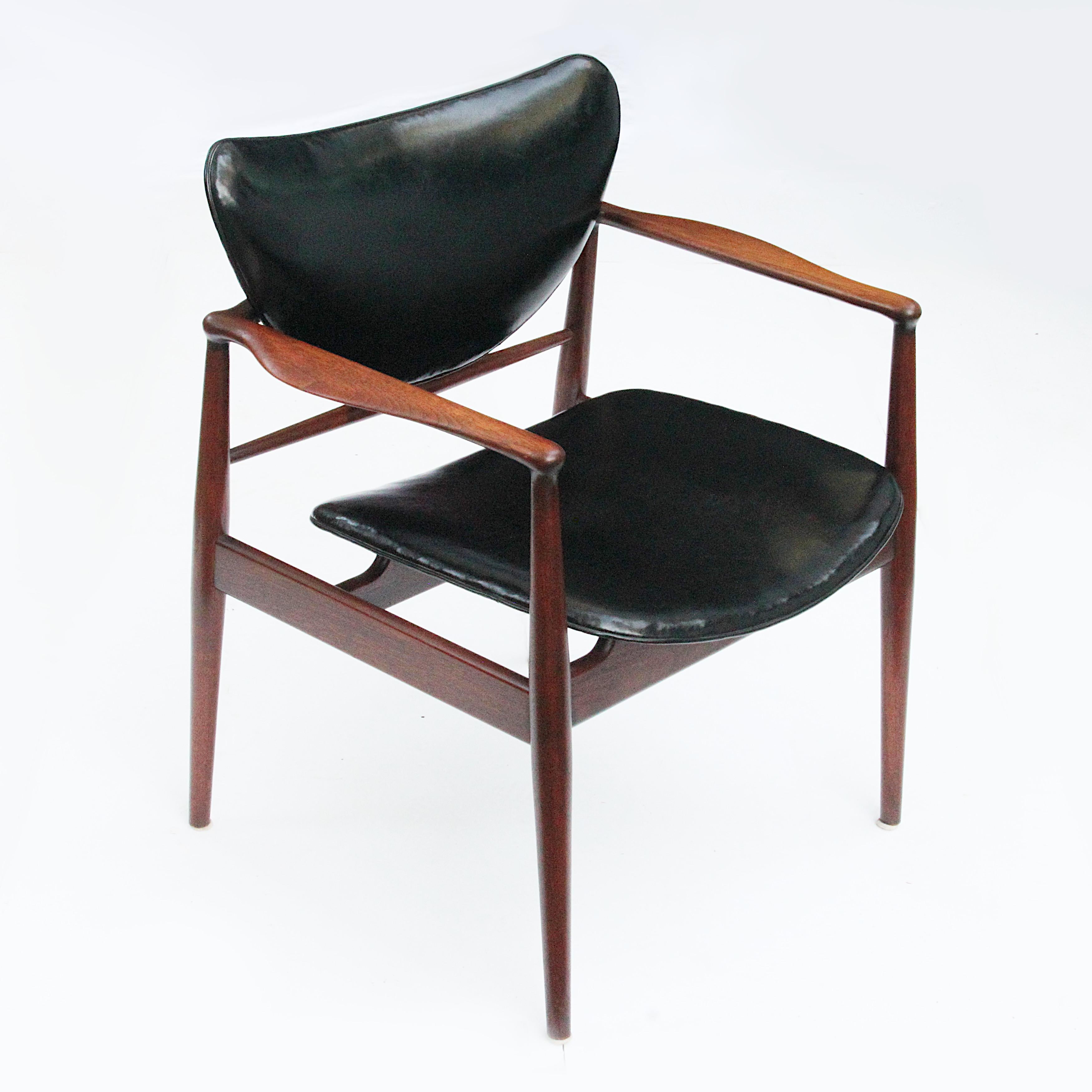 Matching Pair of Original Finn Juhl Model 48/400 1/2 Walnut Side Chairs by Baker In Good Condition In Lafayette, IN