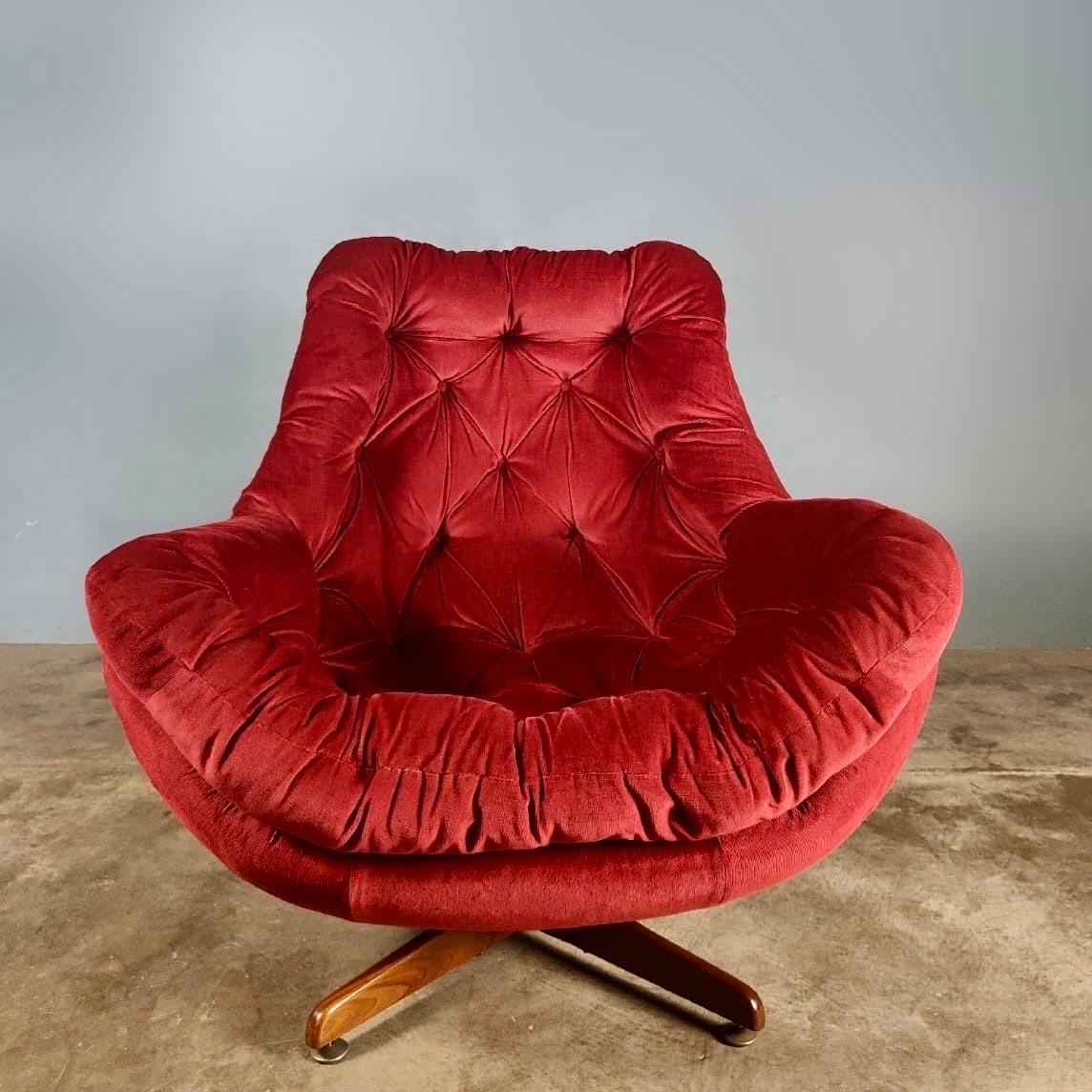 Unknown Matching Pair Of Pink Red Swivel Velvet Lounge Egg Chairs Mid Century Vintage