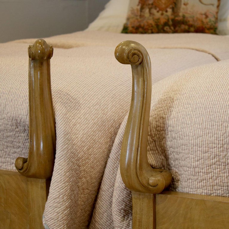Matching Pair of Queen Anne Style Beds WP29 at 1stDibs queen anne