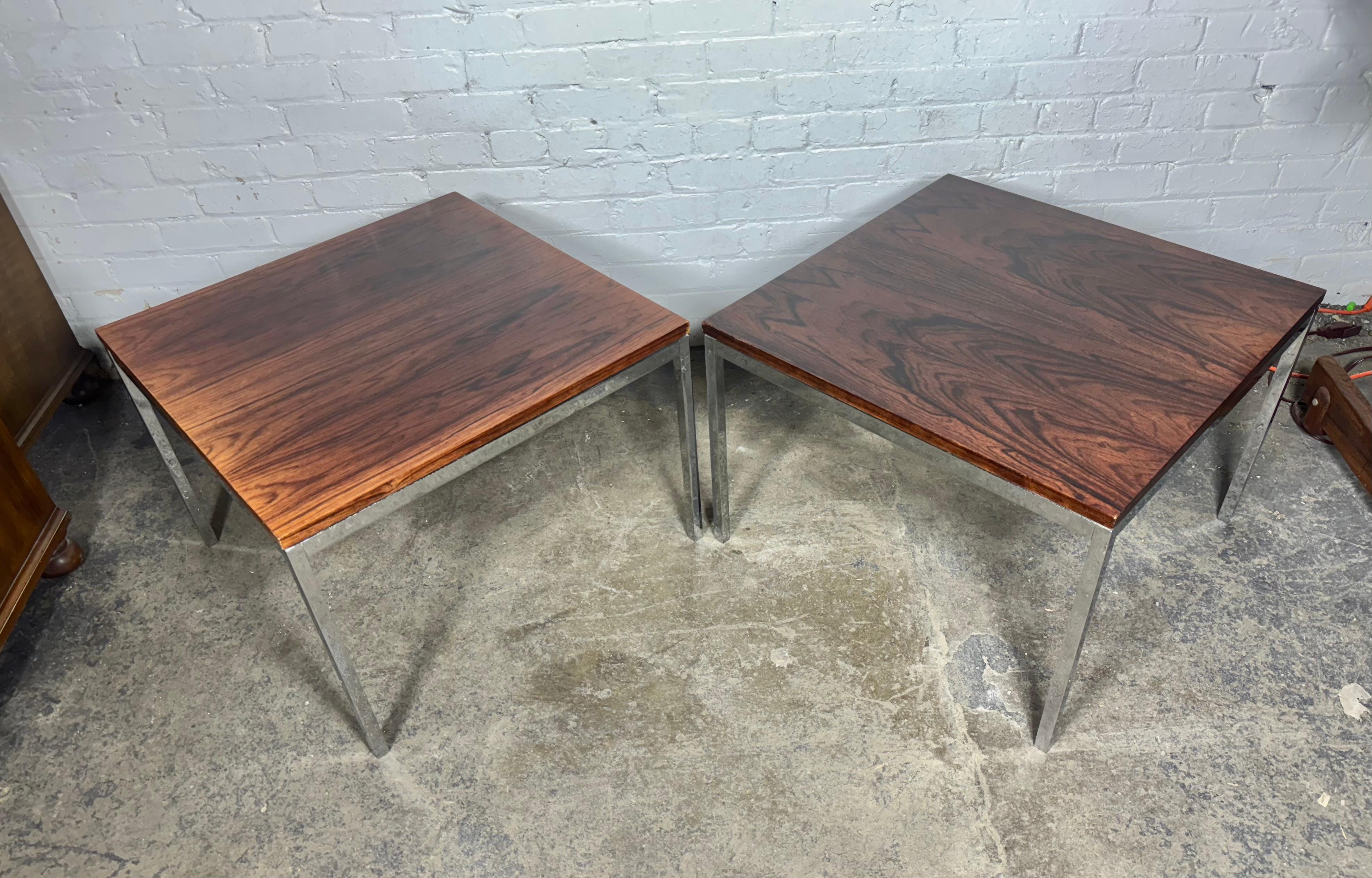 Pair of Rosewood & Steel Square Knoll Side End Tables Stands (Mitte des 20. Jahrhunderts) im Angebot