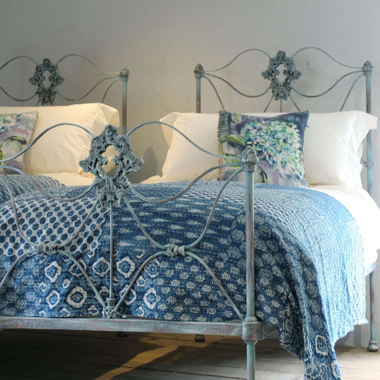 Matching Pair of Single Antique Beds, MP59 For Sale 3