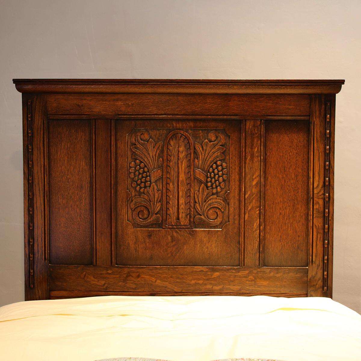 Matching Pair of Single Oak Beds WP28 In Good Condition In Wrexham, GB