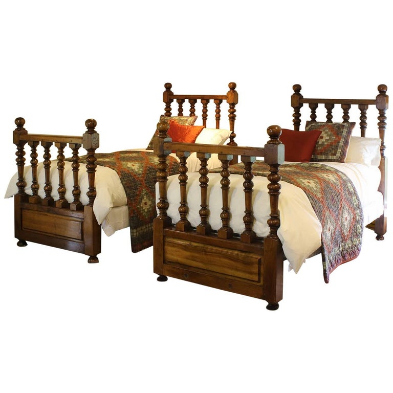 Twin Spindle Beds Wp17 At 1stdibs, Twin Spindle Bed