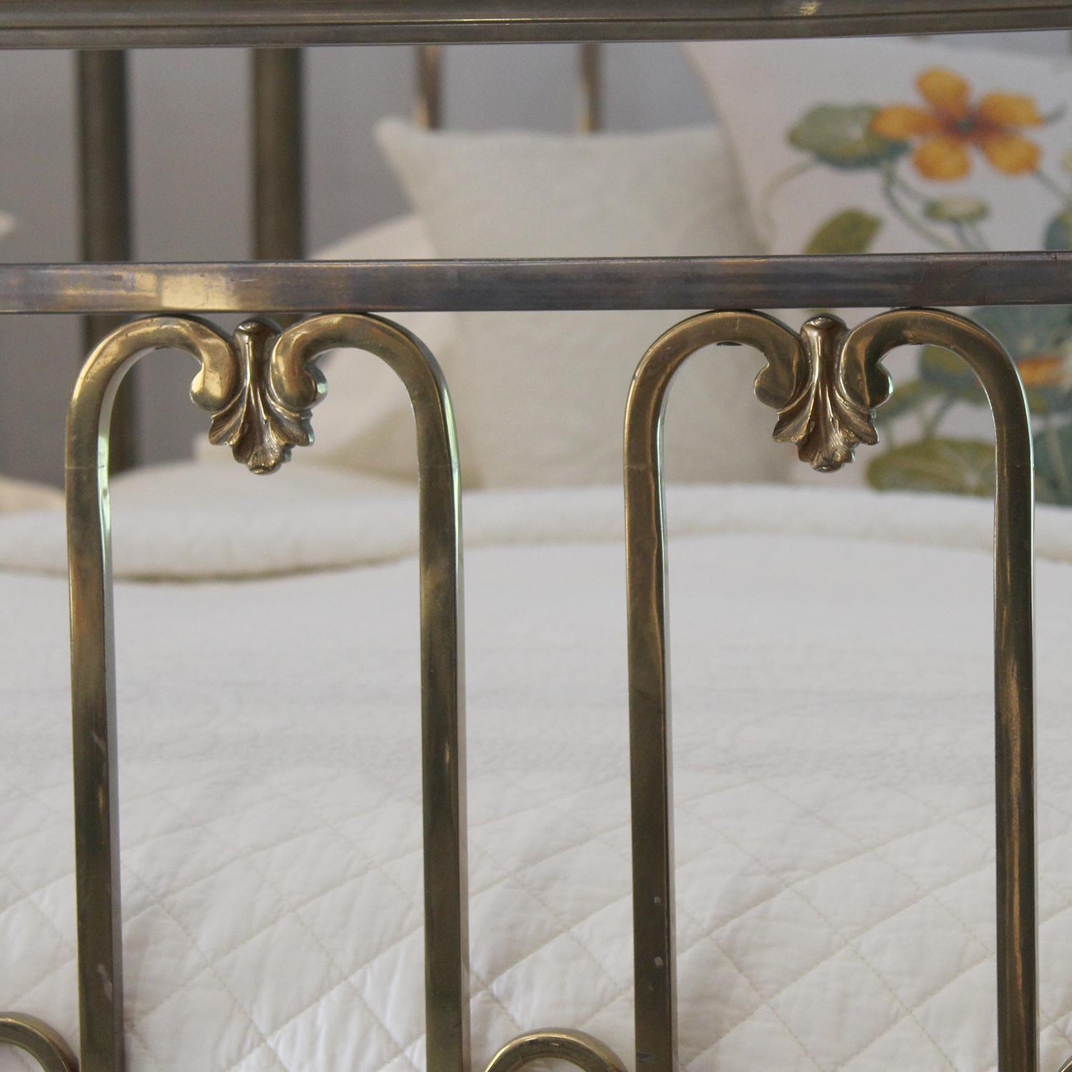 Matching Pair of Waring and Gillow Brass Antique Beds MP51 In Good Condition In Wrexham, GB