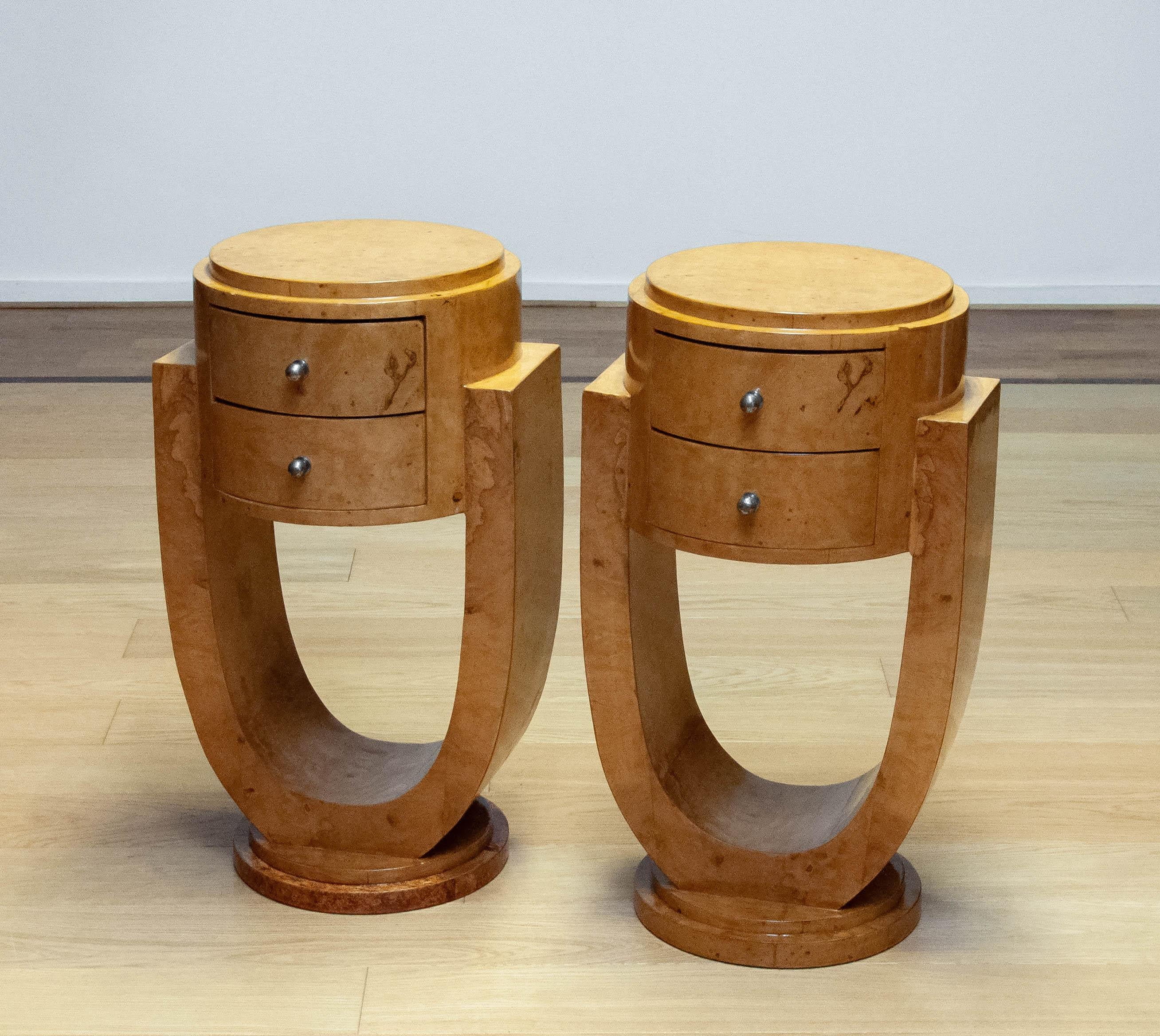 Asian Matching Pair Round Shaped Art Deco Bedside Tables / Night Stands In Poplar Burl