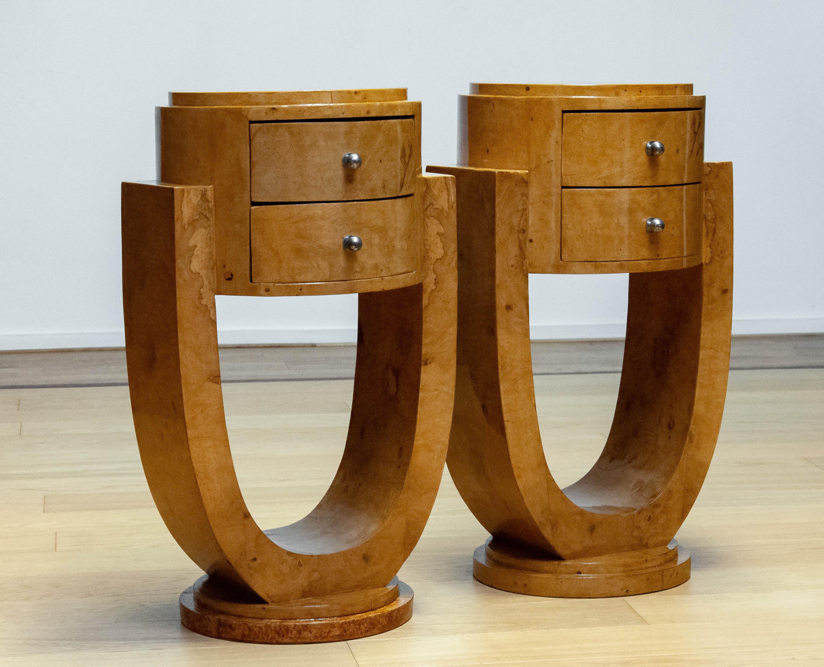 Late 20th Century Matching Pair Round Shaped Art Deco Bedside Tables / Night Stands In Poplar Burl