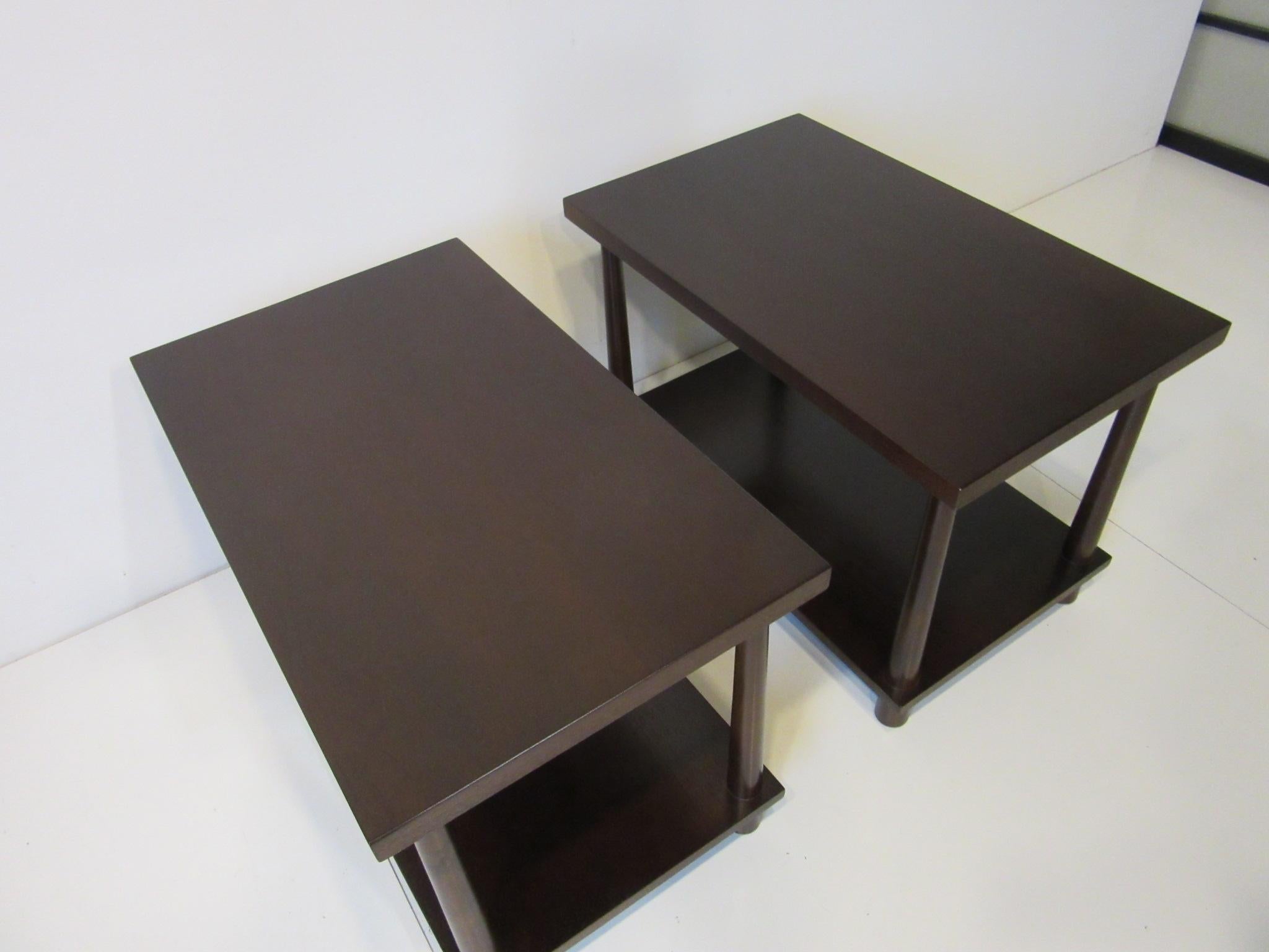 Matching Pair Side Tables / Nightstands by T.H. RobsJohn Gibbings for Widdicomb In Good Condition In Cincinnati, OH
