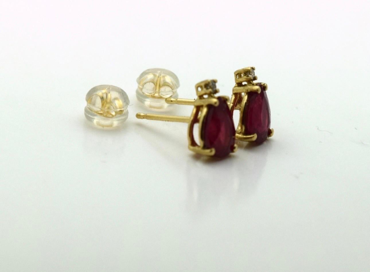 da uomo o donna Orecchini coordinati con rubino e diamanti in oro 14KT in vendita