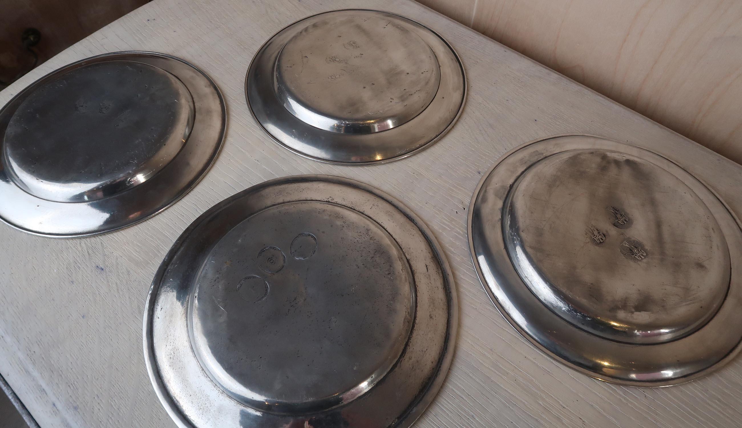 Matching Set of 4 Antique Polished Pewter Plates. 18th Century In Good Condition In St Annes, Lancashire