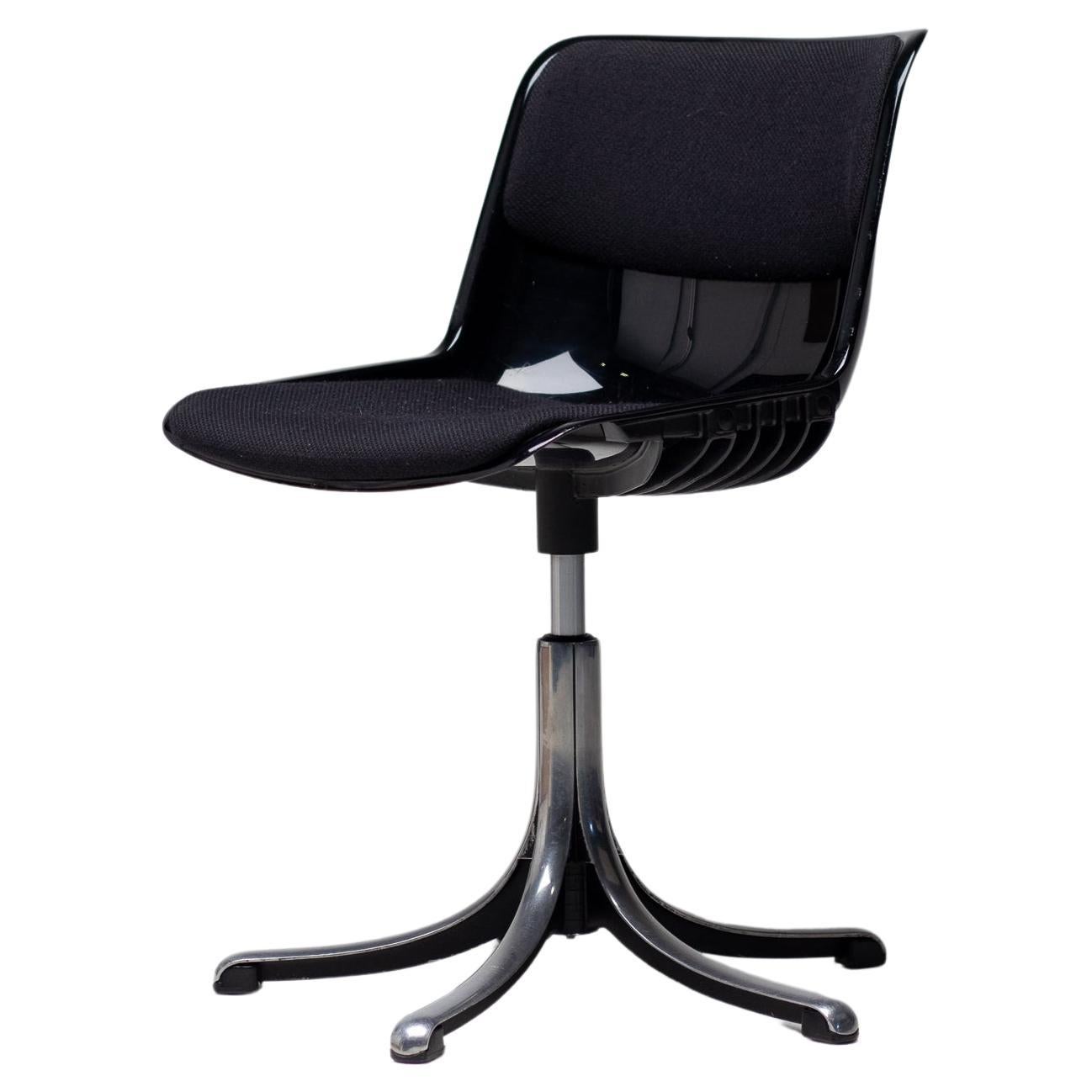 Ensemble assorti de huit chaises Tecno Modus d
Osvaldo Borsani pour Chanel