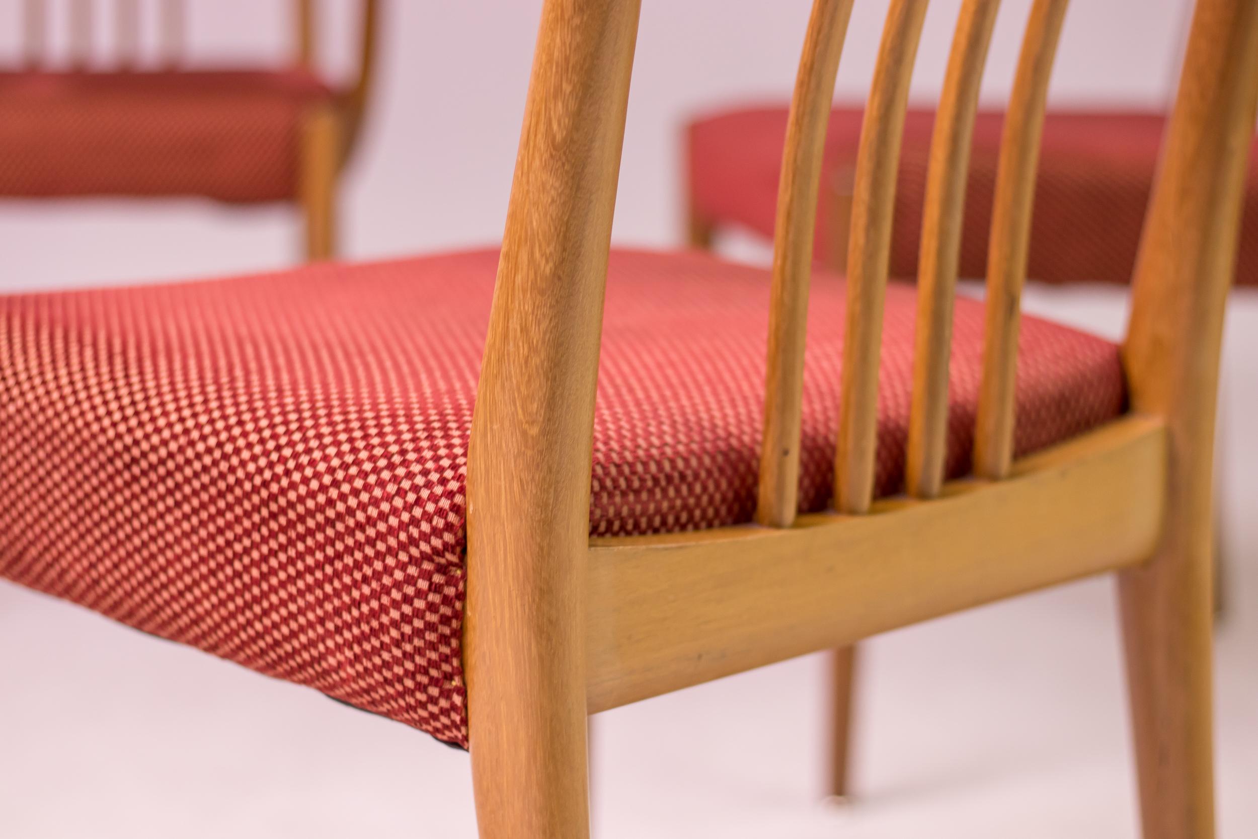 Matching set of Six Sculpted Walnut Dining Chairs, Italy, 1955 For Sale 3